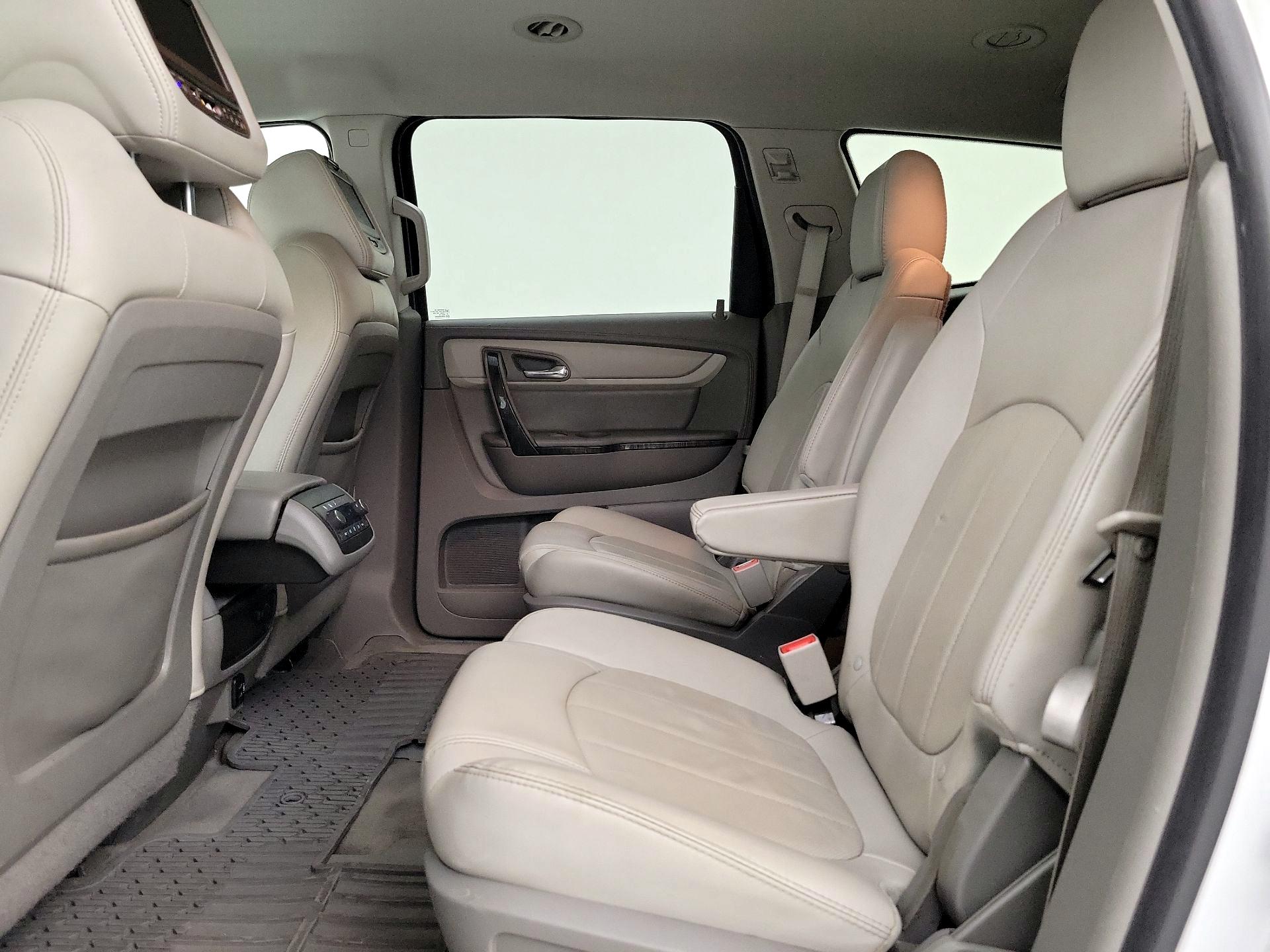 Thumbnail: 2017 Chevrolet Traverse - 19