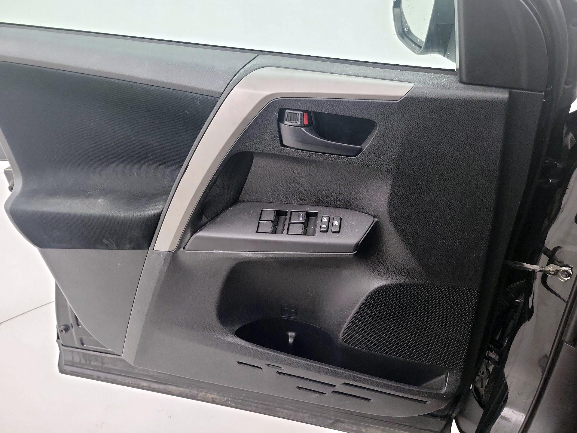 Thumbnail: 2018 Toyota RAV4 - 12