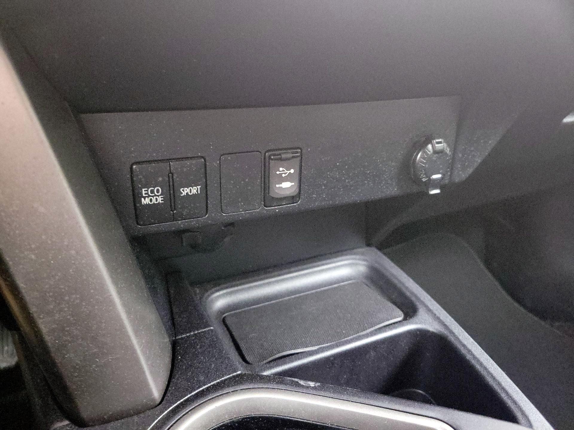 Thumbnail: 2018 Toyota RAV4 - 18