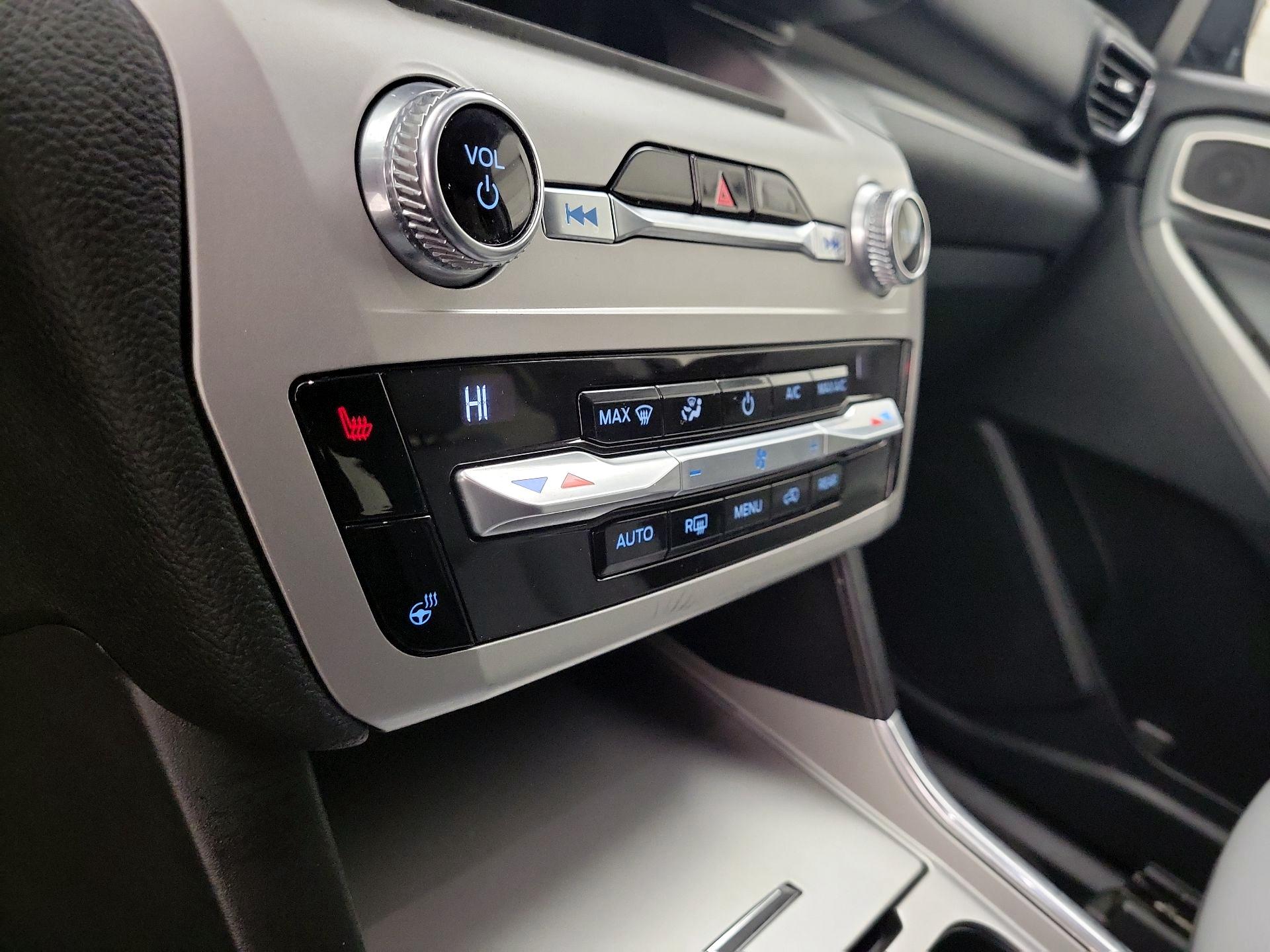 Thumbnail: 2021 Ford Explorer - 17