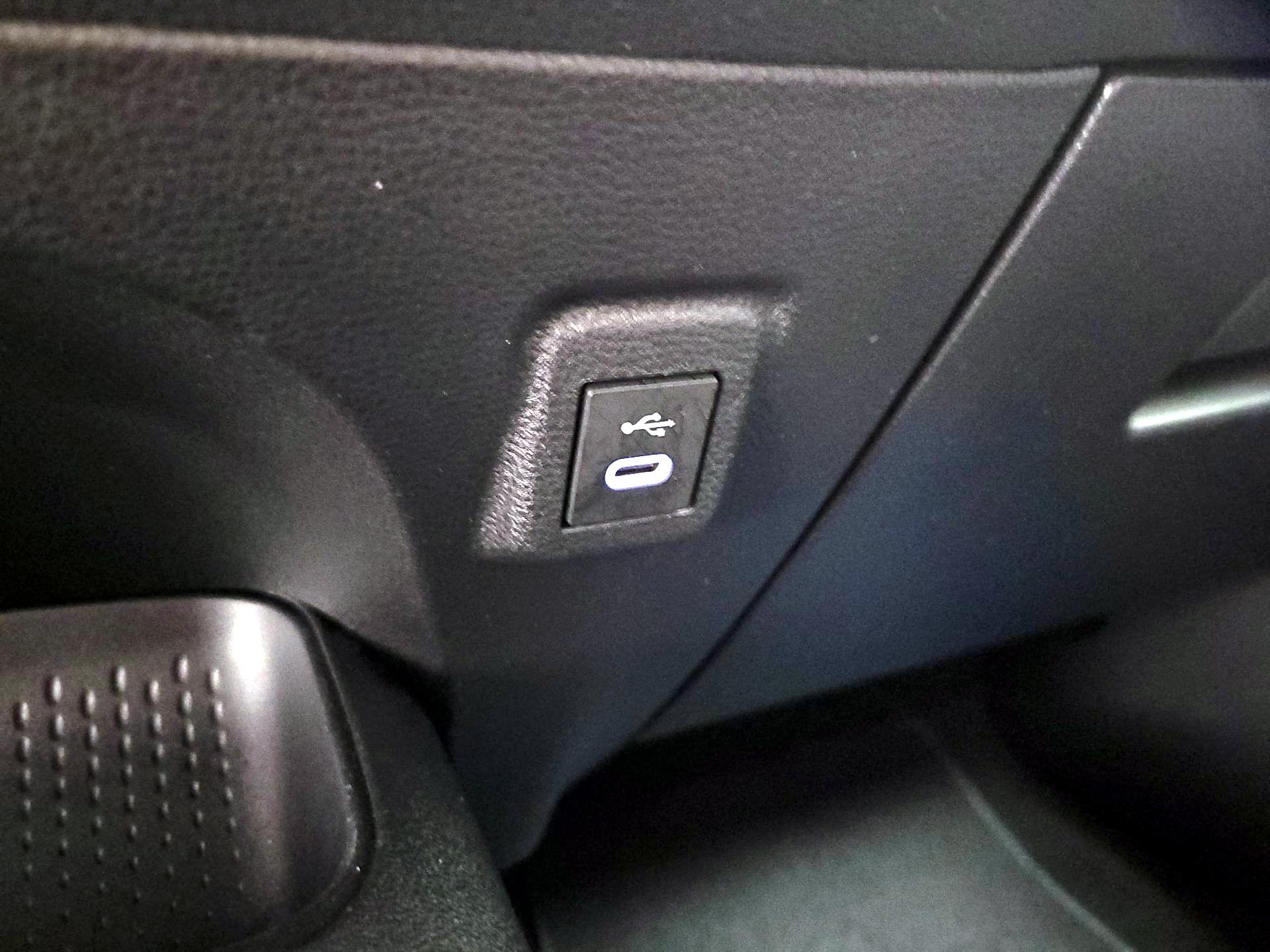 Thumbnail: 2025 Toyota Corolla - 18