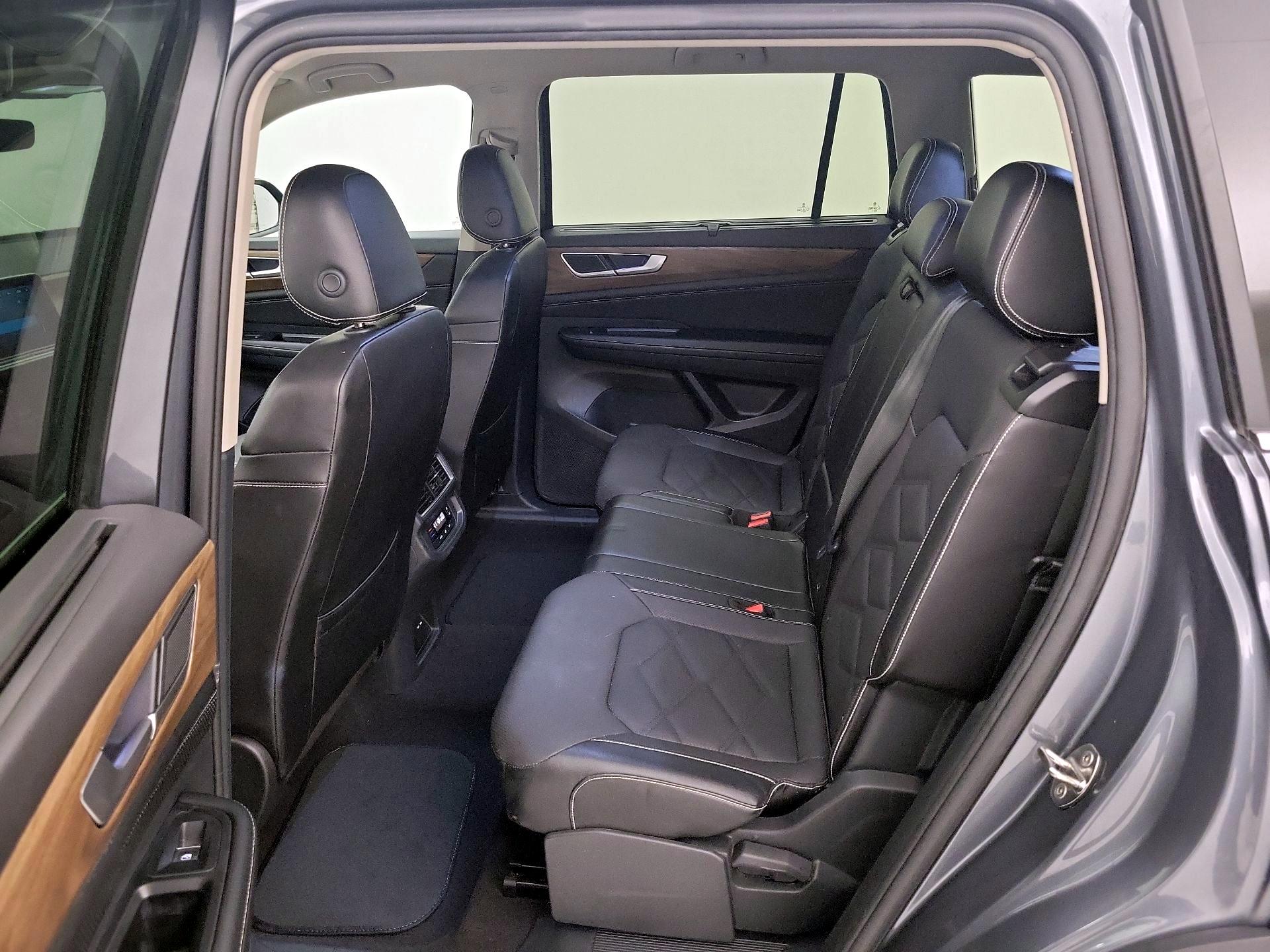 Thumbnail: 2024 Volkswagen Atlas - 19