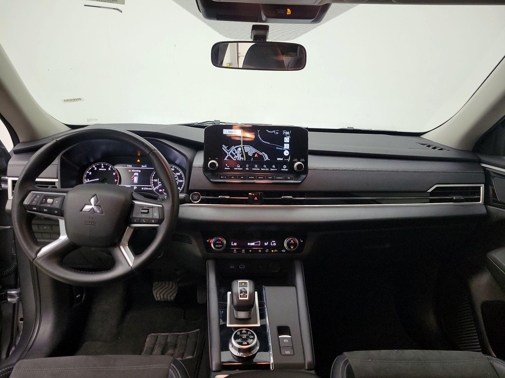 Thumbnail: 2024 Mitsubishi Outlander - 9