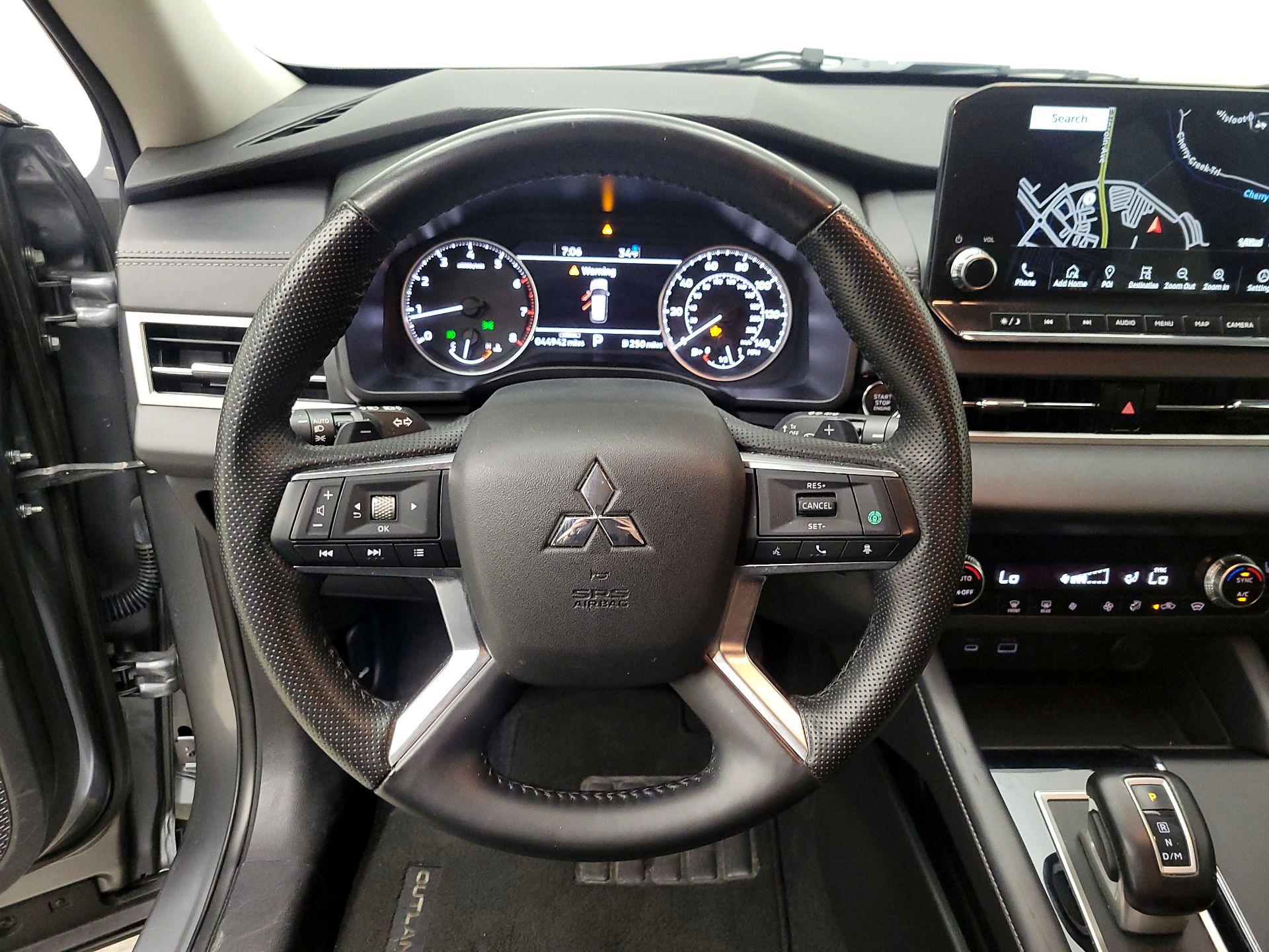 Thumbnail: 2024 Mitsubishi Outlander - 10