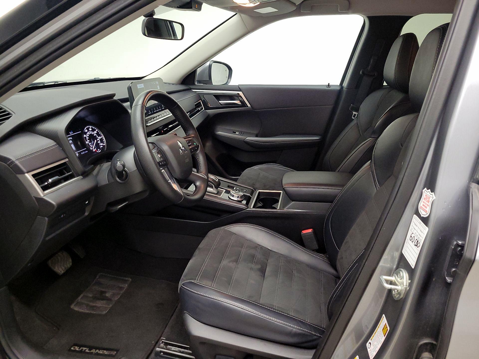 Thumbnail: 2024 Mitsubishi Outlander - 11