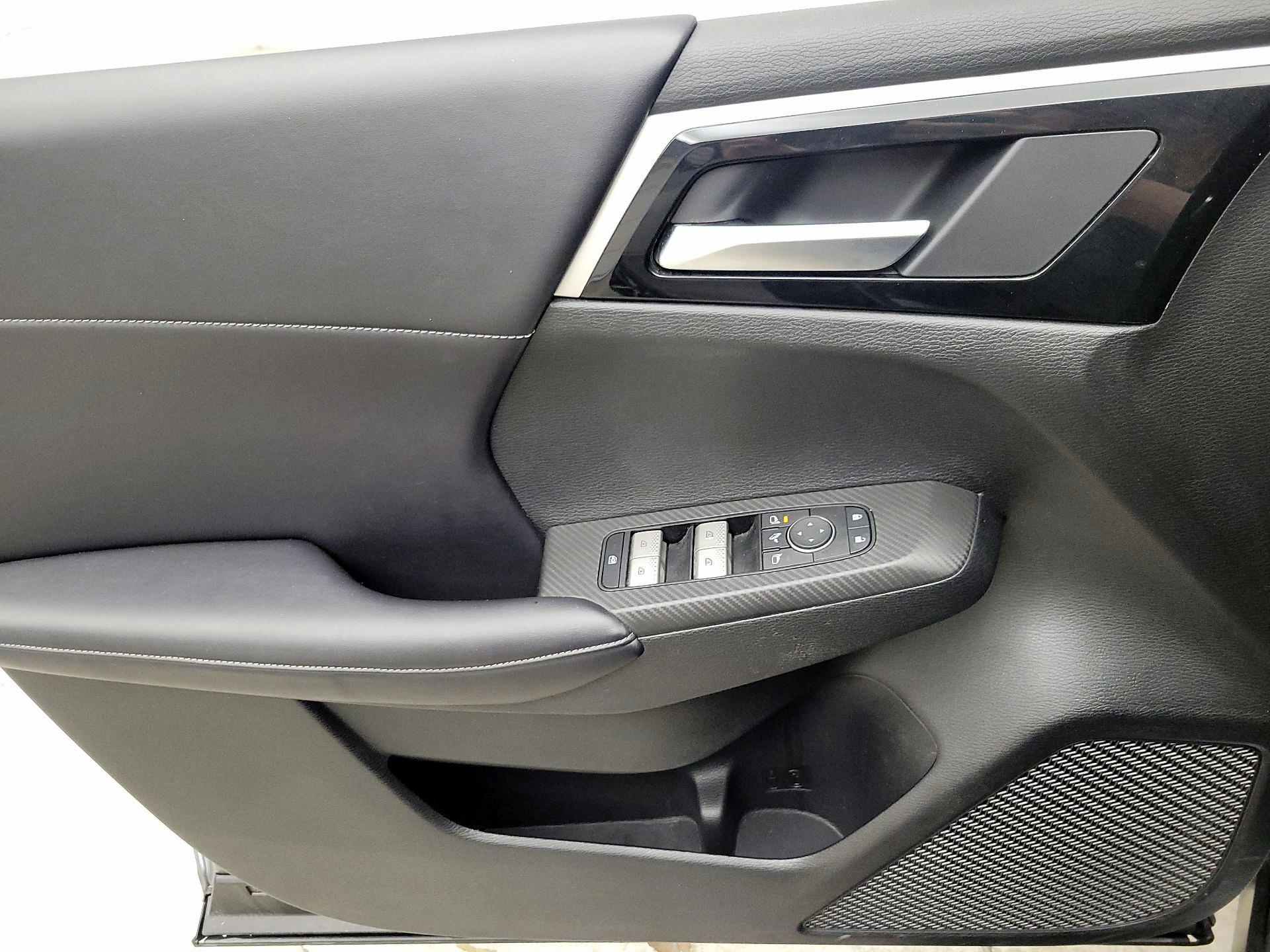 Thumbnail: 2024 Mitsubishi Outlander - 12