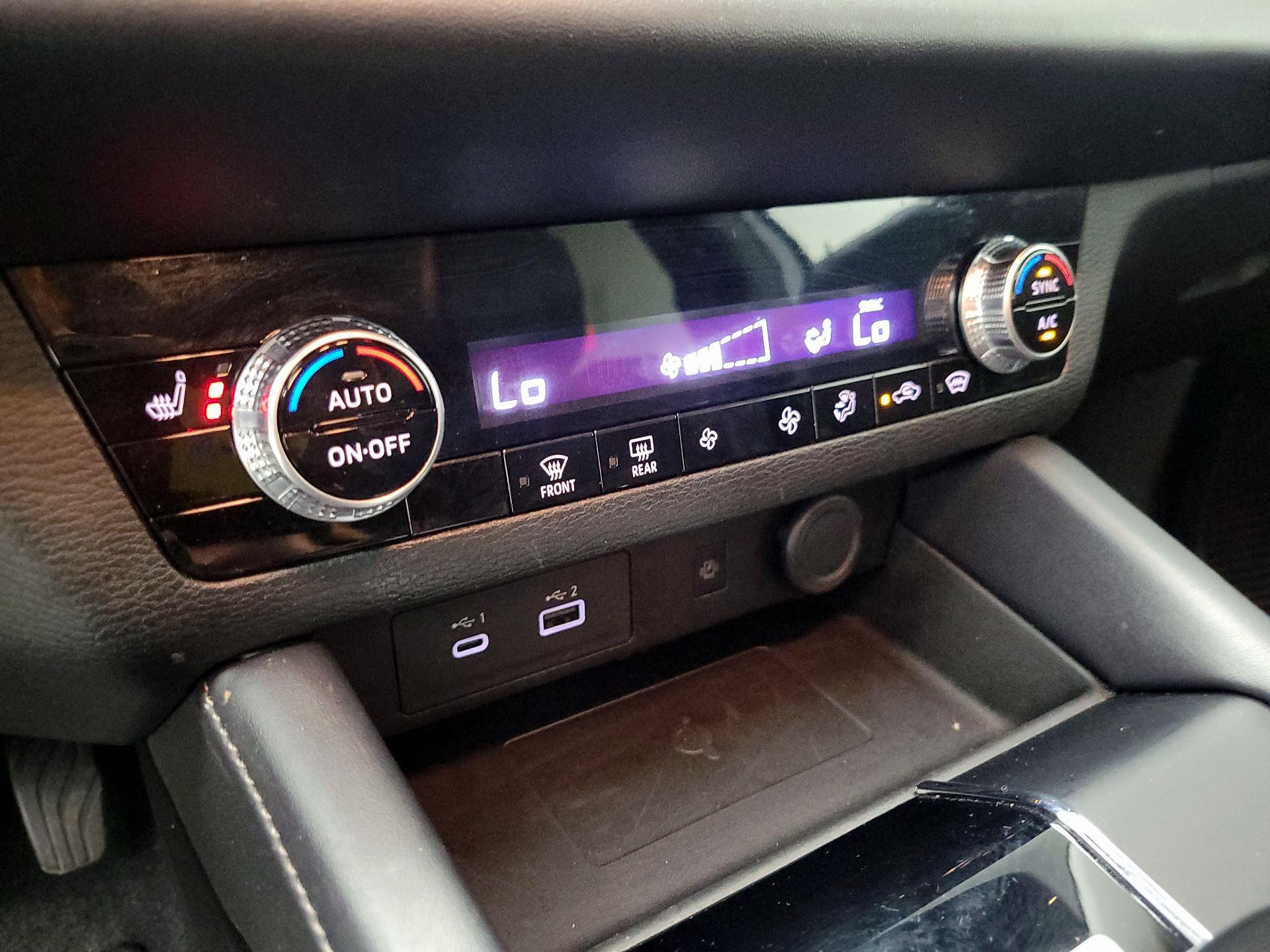 Thumbnail: 2024 Mitsubishi Outlander - 17