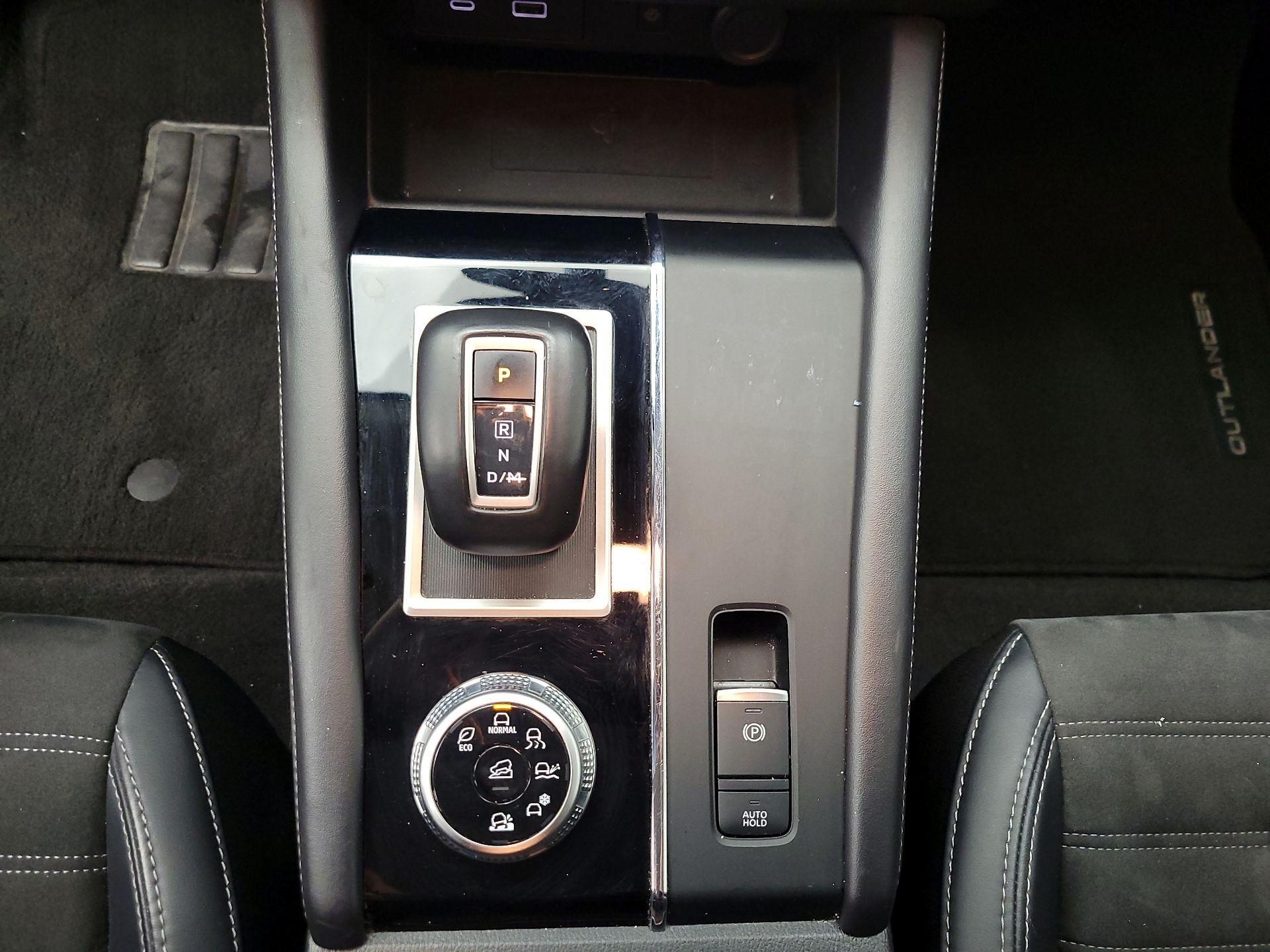 Thumbnail: 2024 Mitsubishi Outlander - 18