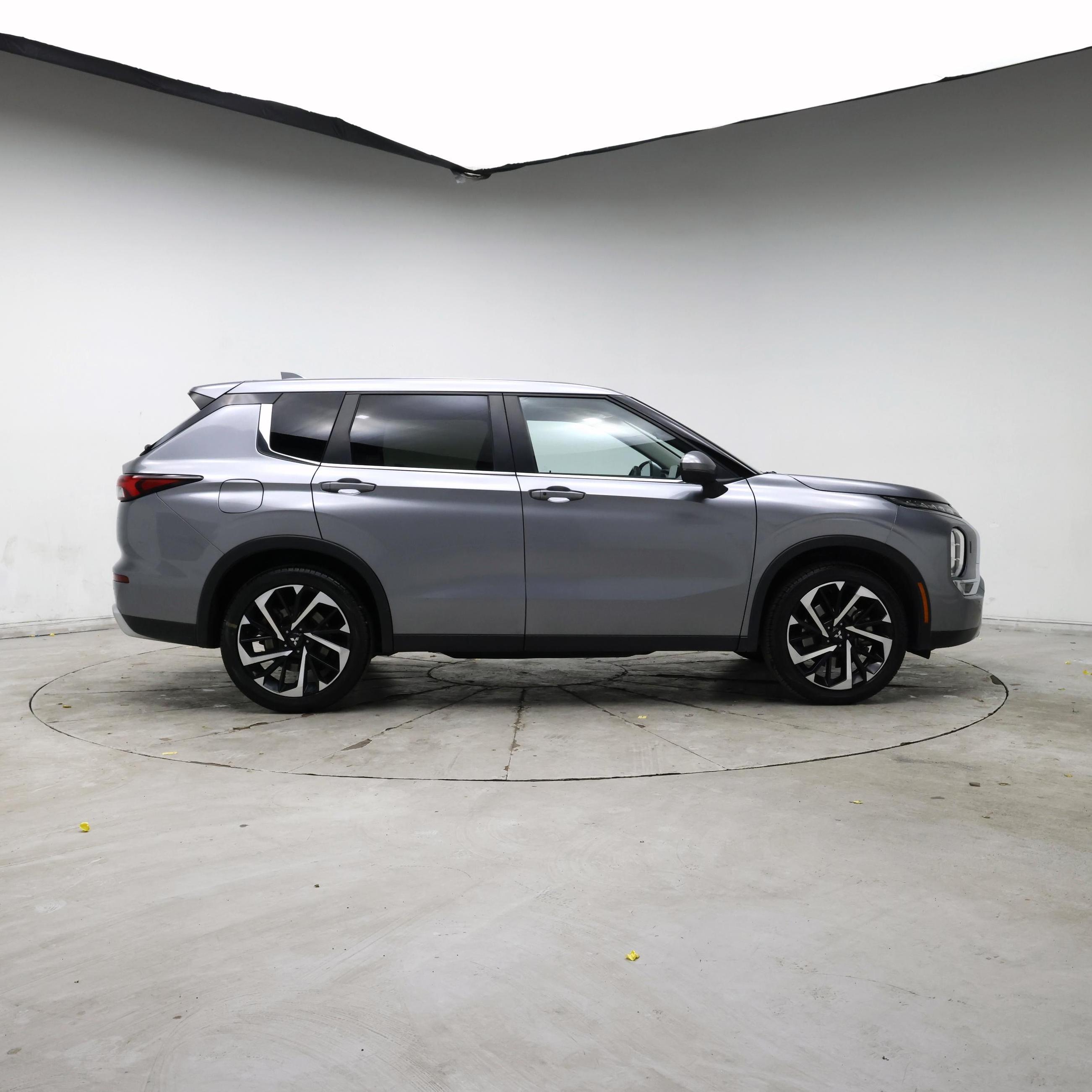 Thumbnail: 2024 Mitsubishi Outlander - 7