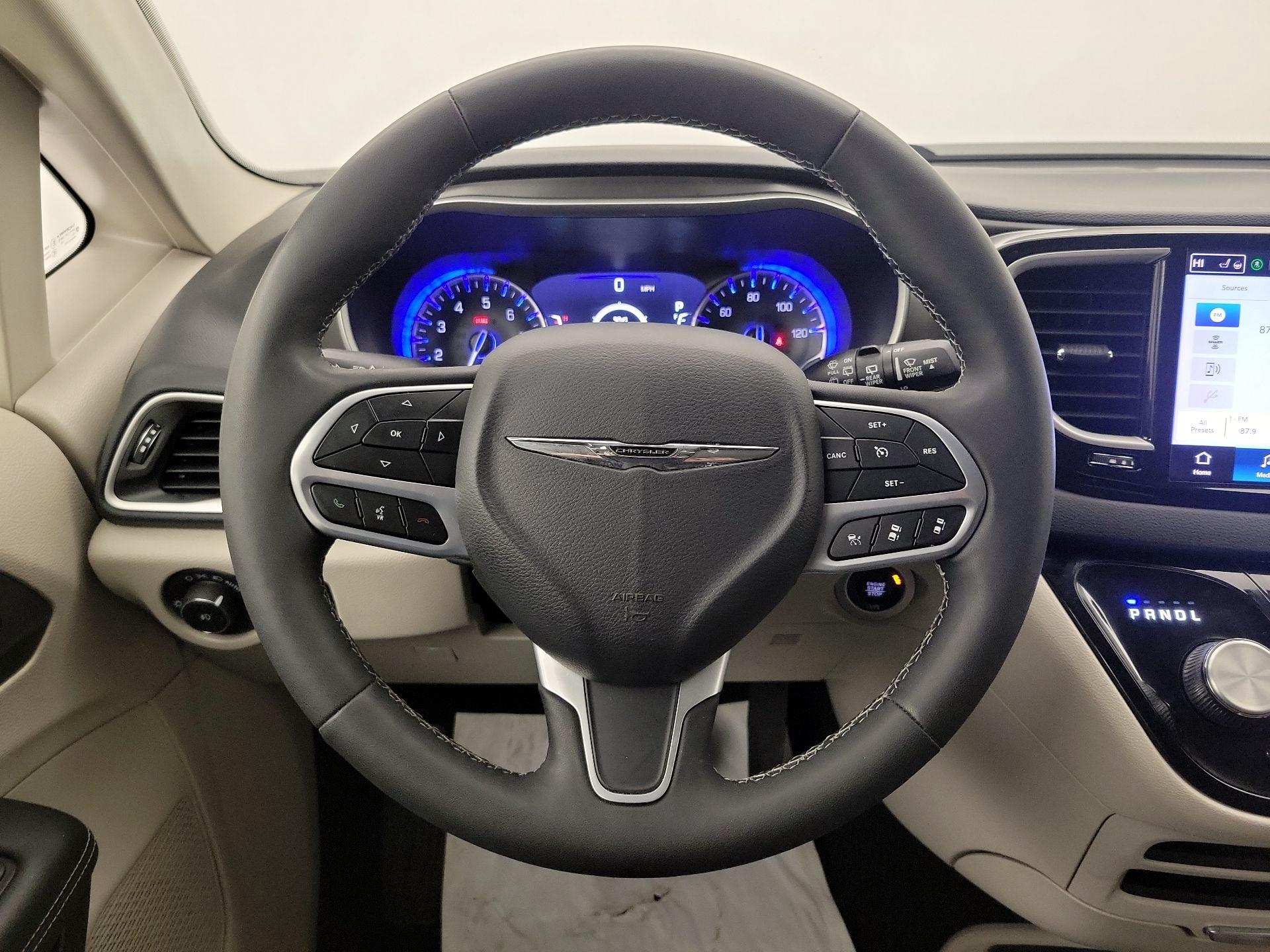 Thumbnail: 2023 Chrysler Pacifica - 10