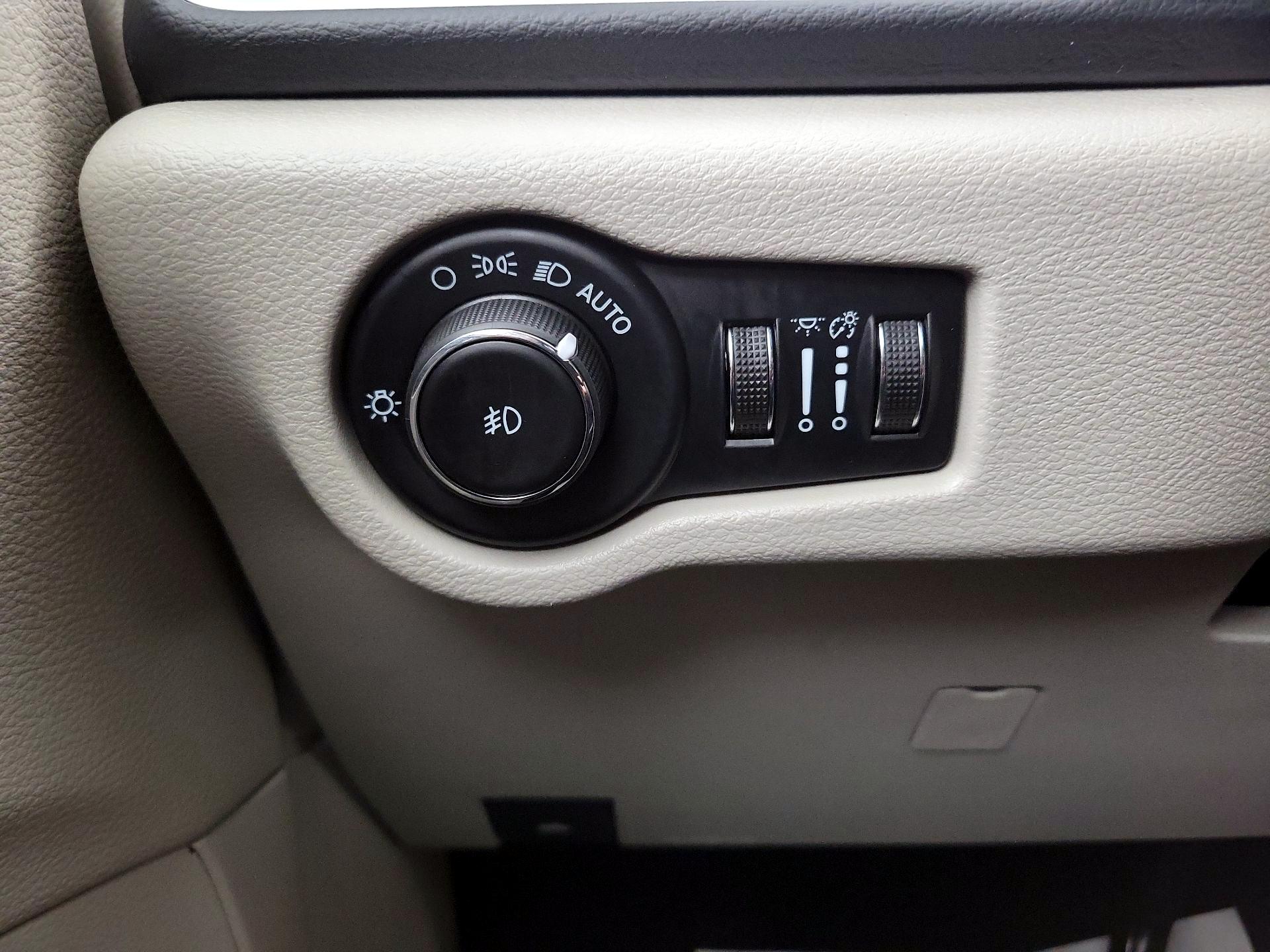 Thumbnail: 2023 Chrysler Pacifica - 13