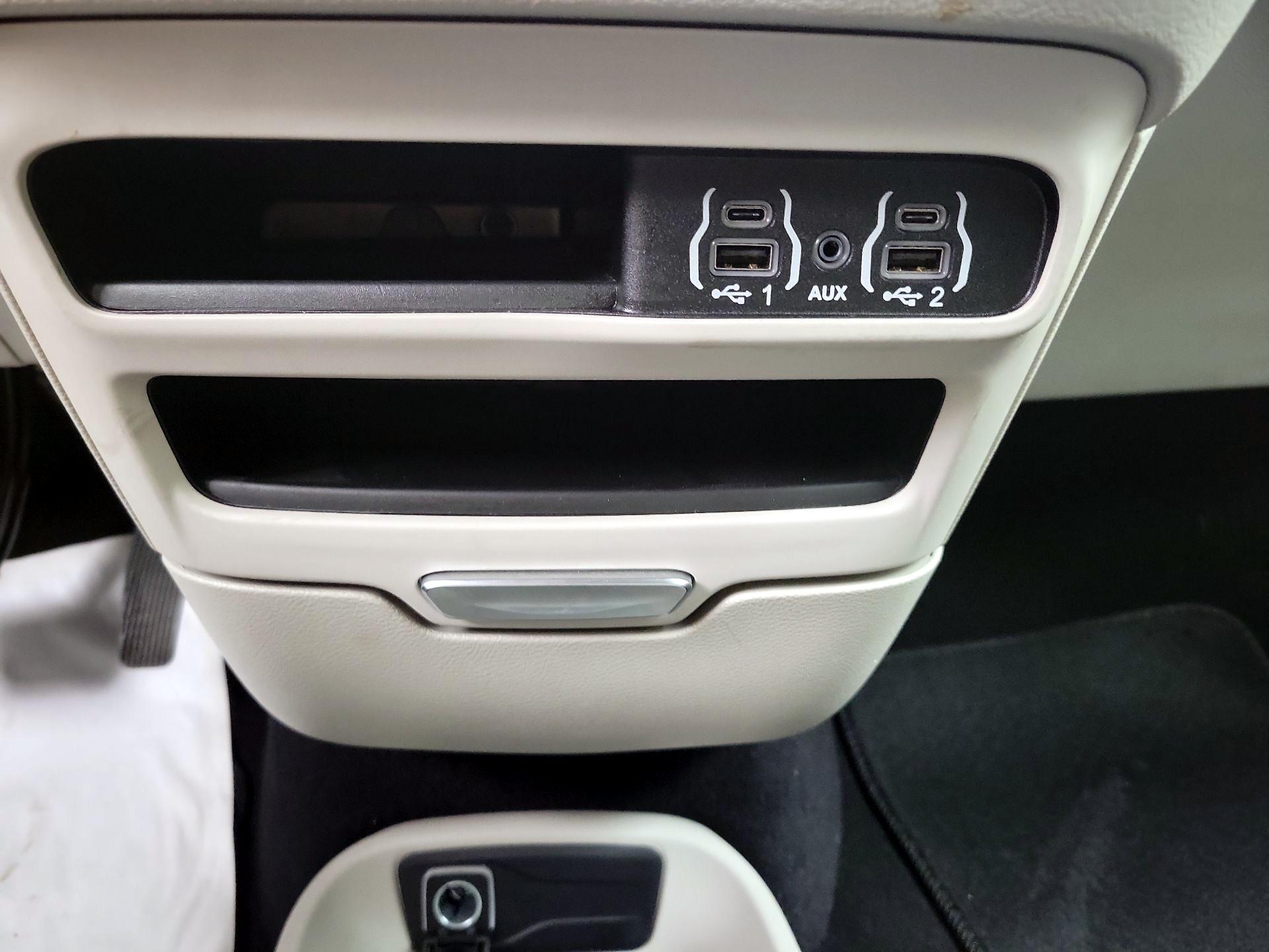 Thumbnail: 2023 Chrysler Pacifica - 18