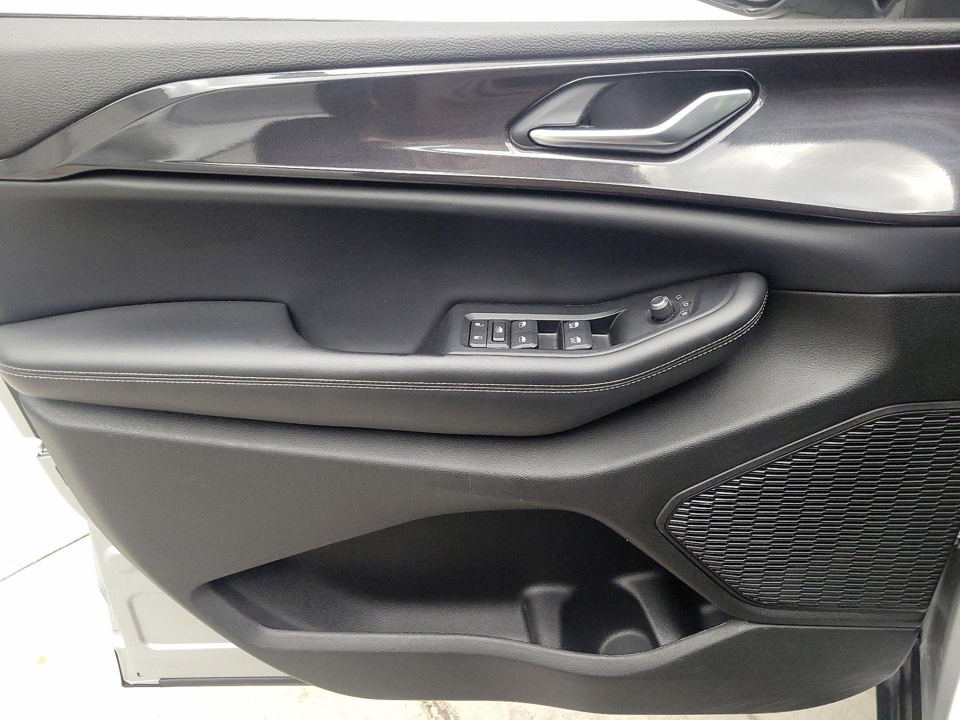 Thumbnail: 2023 Jeep Grand Cherokee L - 12