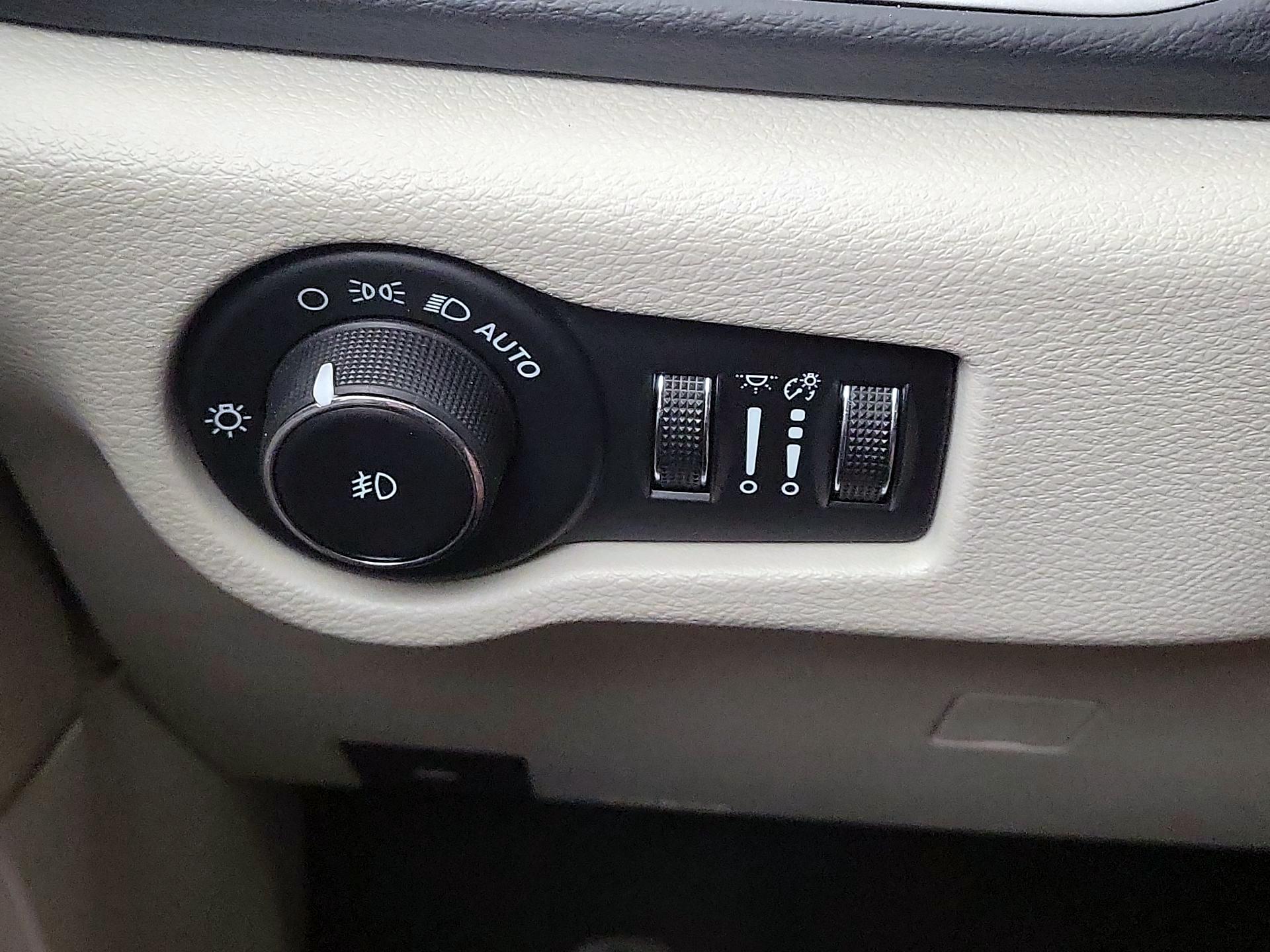 Thumbnail: 2023 Chrysler Pacifica - 11