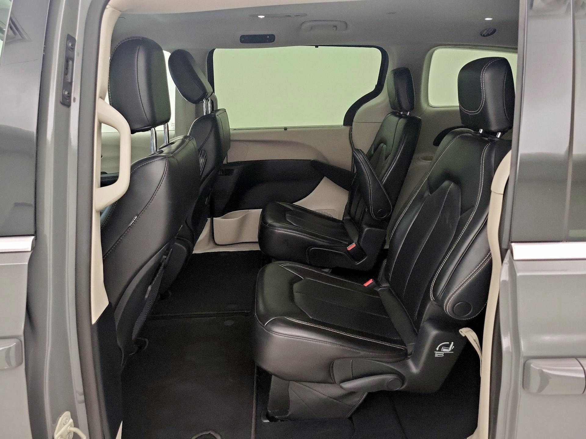 Thumbnail: 2023 Chrysler Pacifica - 17