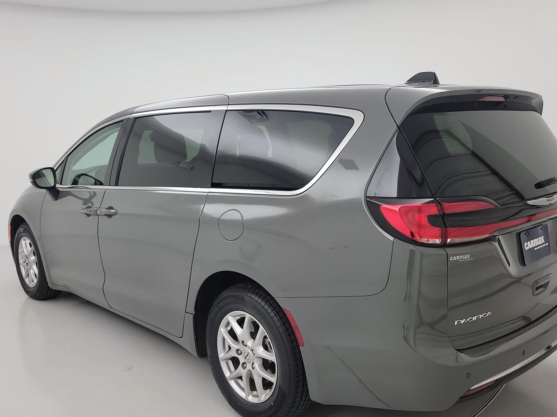 Thumbnail: 2023 Chrysler Pacifica - 7