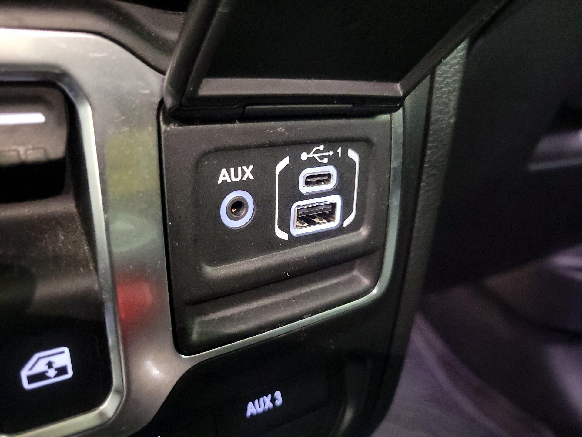Thumbnail: 2021 Jeep Wrangler - 18