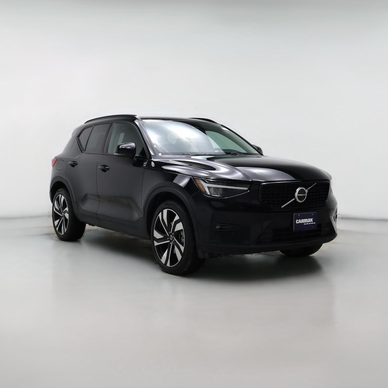 2025 Volvo XC40 B5 Plus Dark Theme