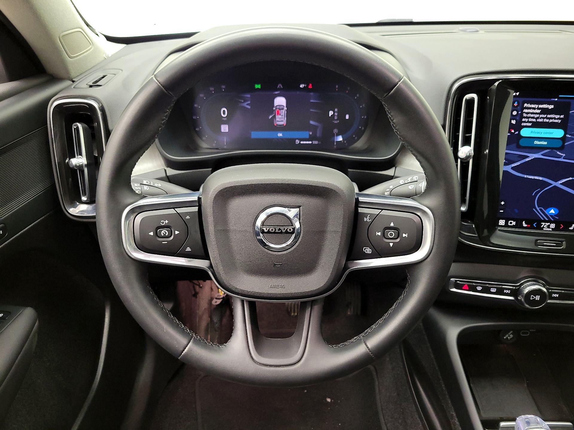 Thumbnail: 2025 Volvo XC40 - 10