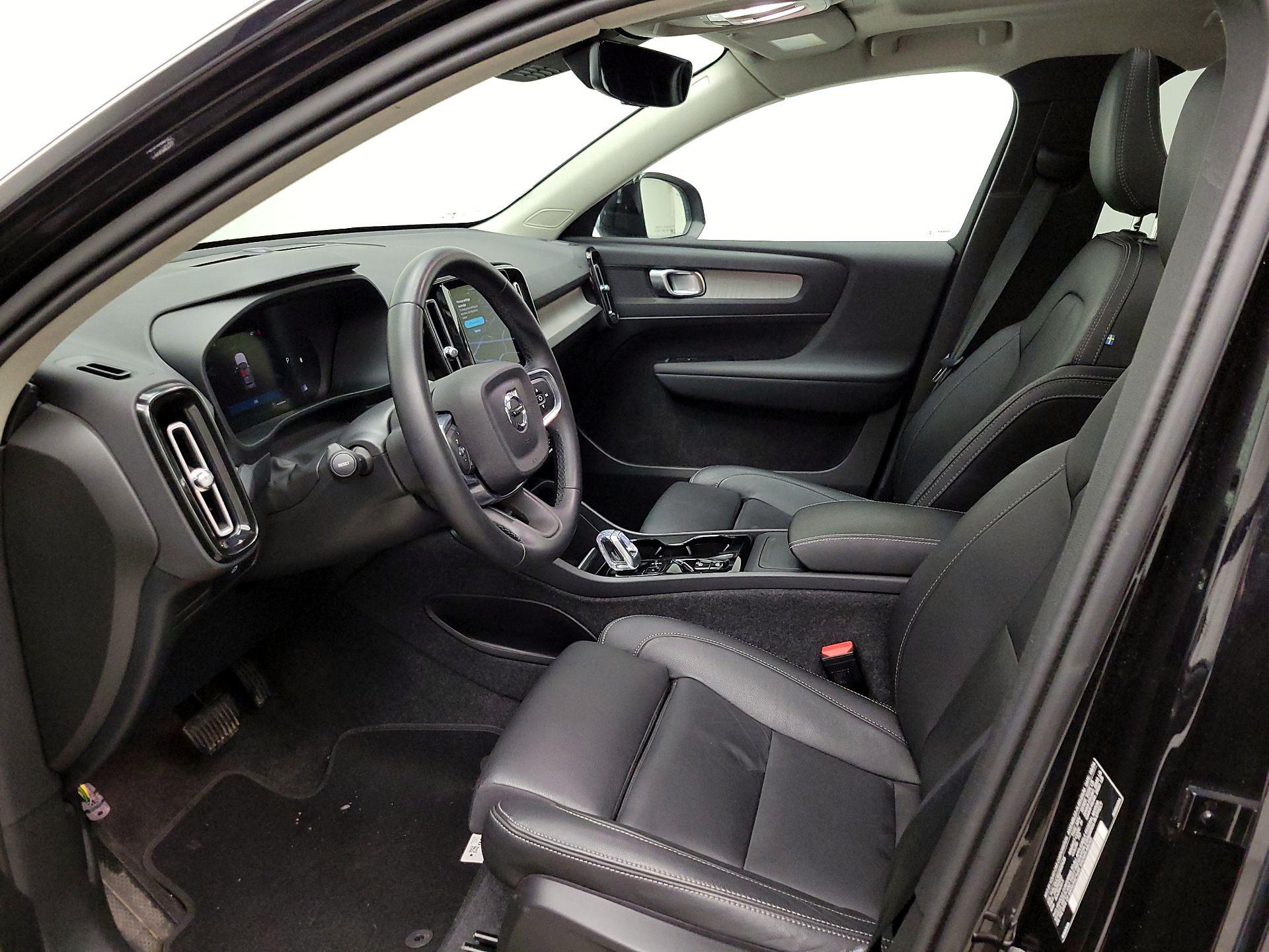 Thumbnail: 2025 Volvo XC40 - 11