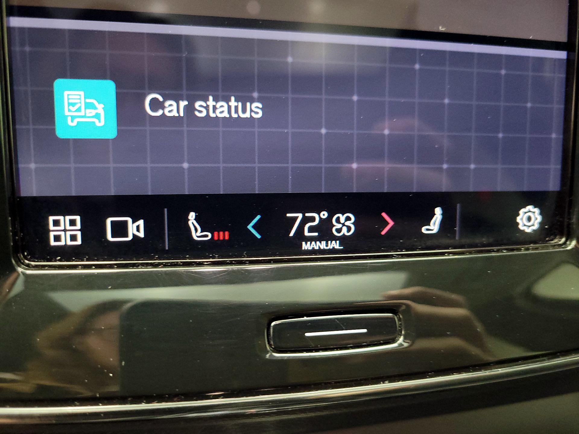 Thumbnail: 2025 Volvo XC40 - 17