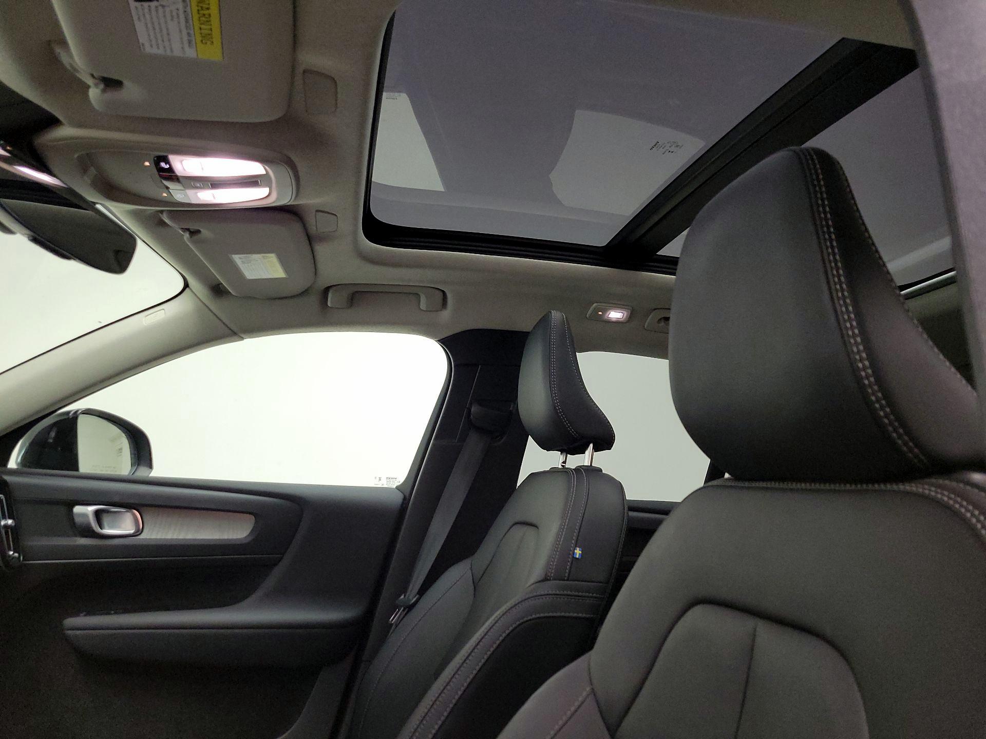 Thumbnail: 2025 Volvo XC40 - 20