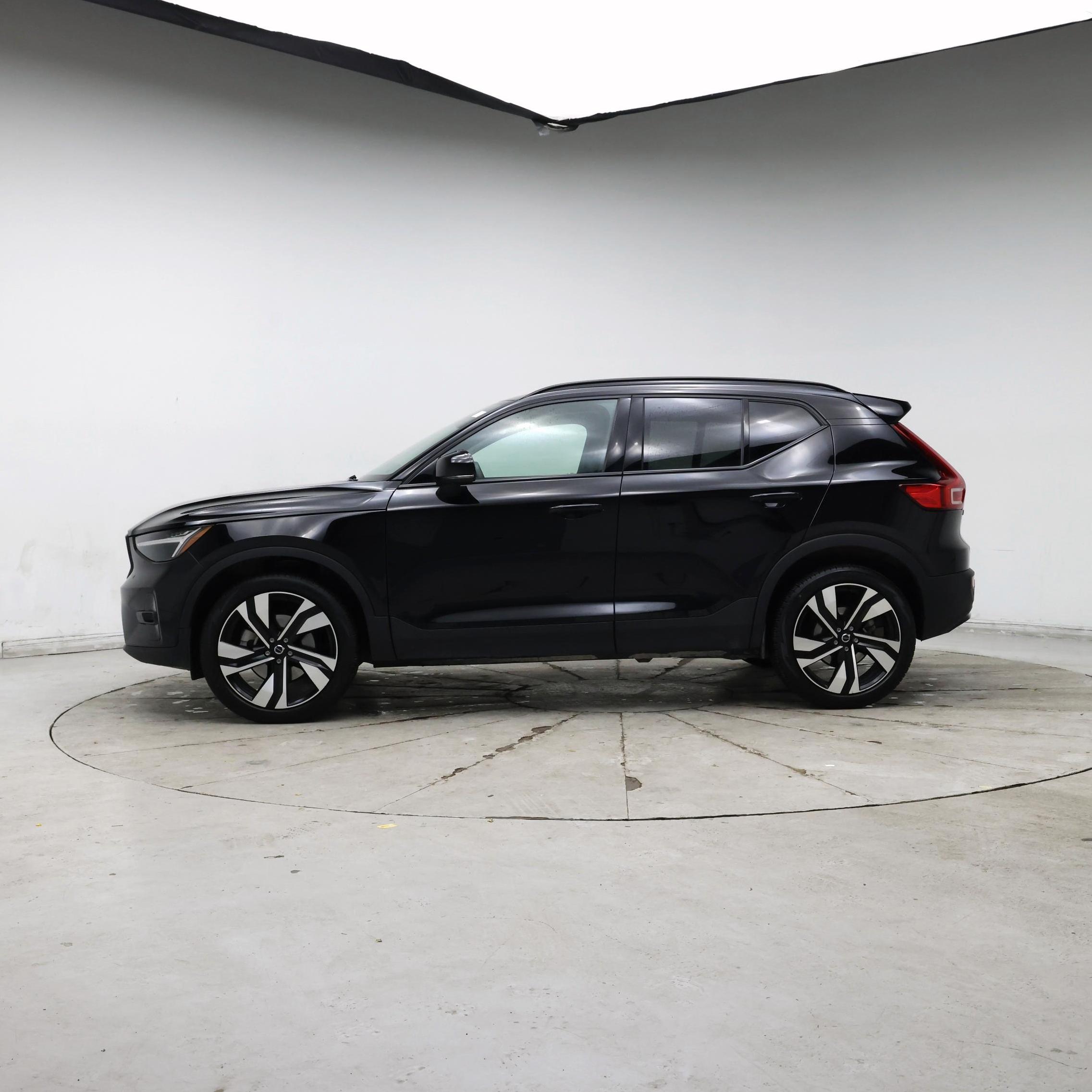 Thumbnail: 2025 Volvo XC40 - 3