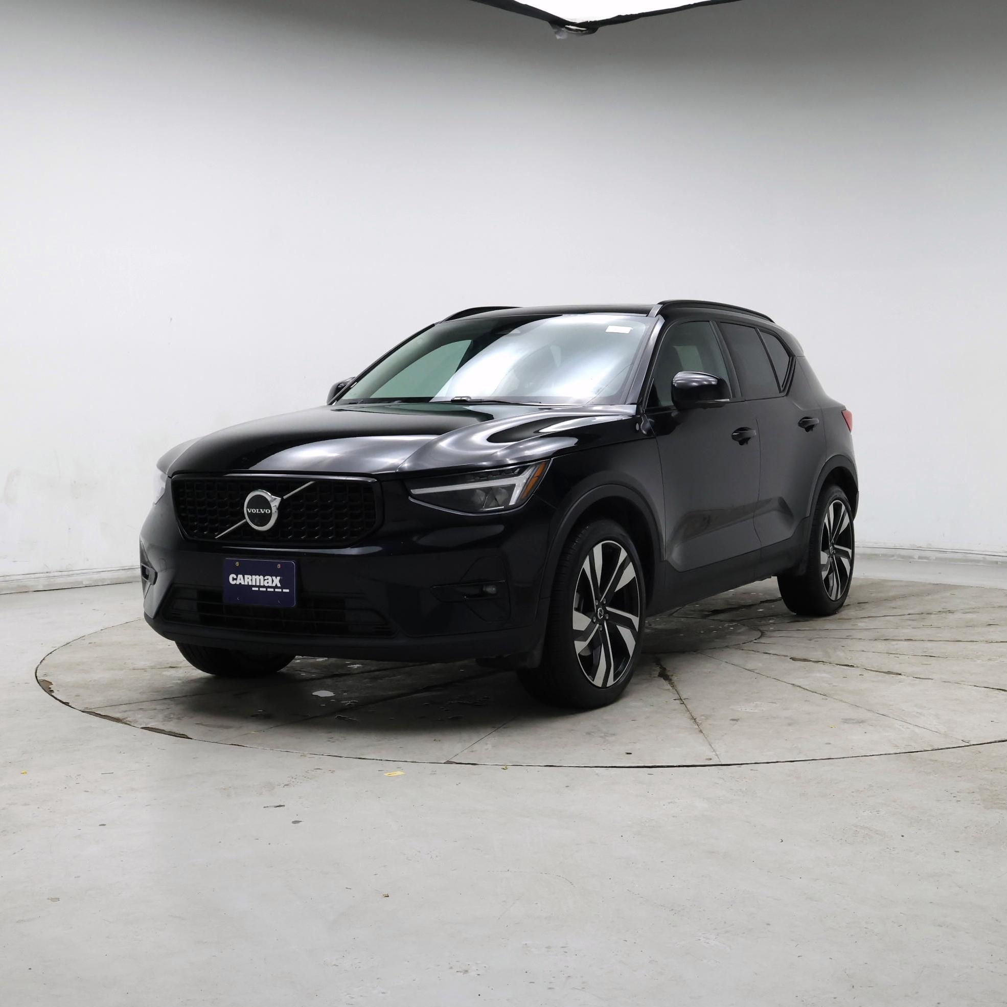 Thumbnail: 2025 Volvo XC40 - 4