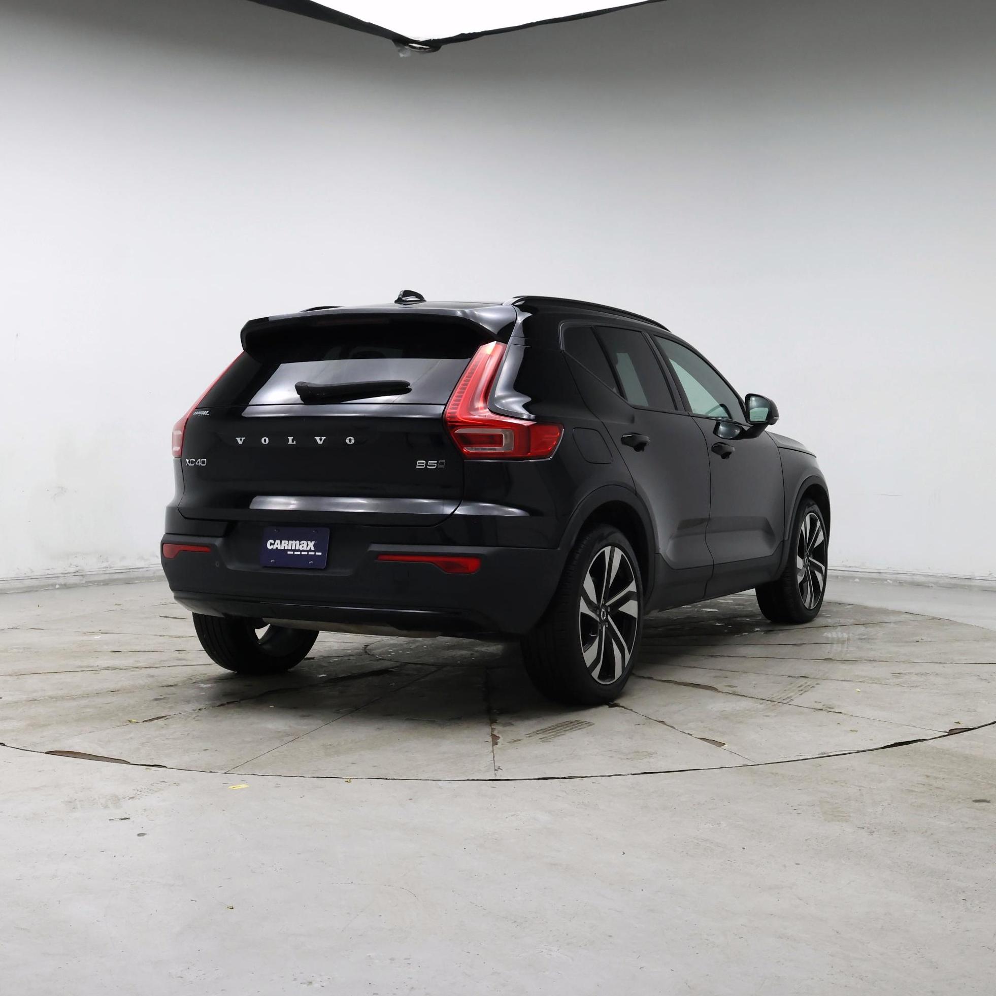Thumbnail: 2025 Volvo XC40 - 8