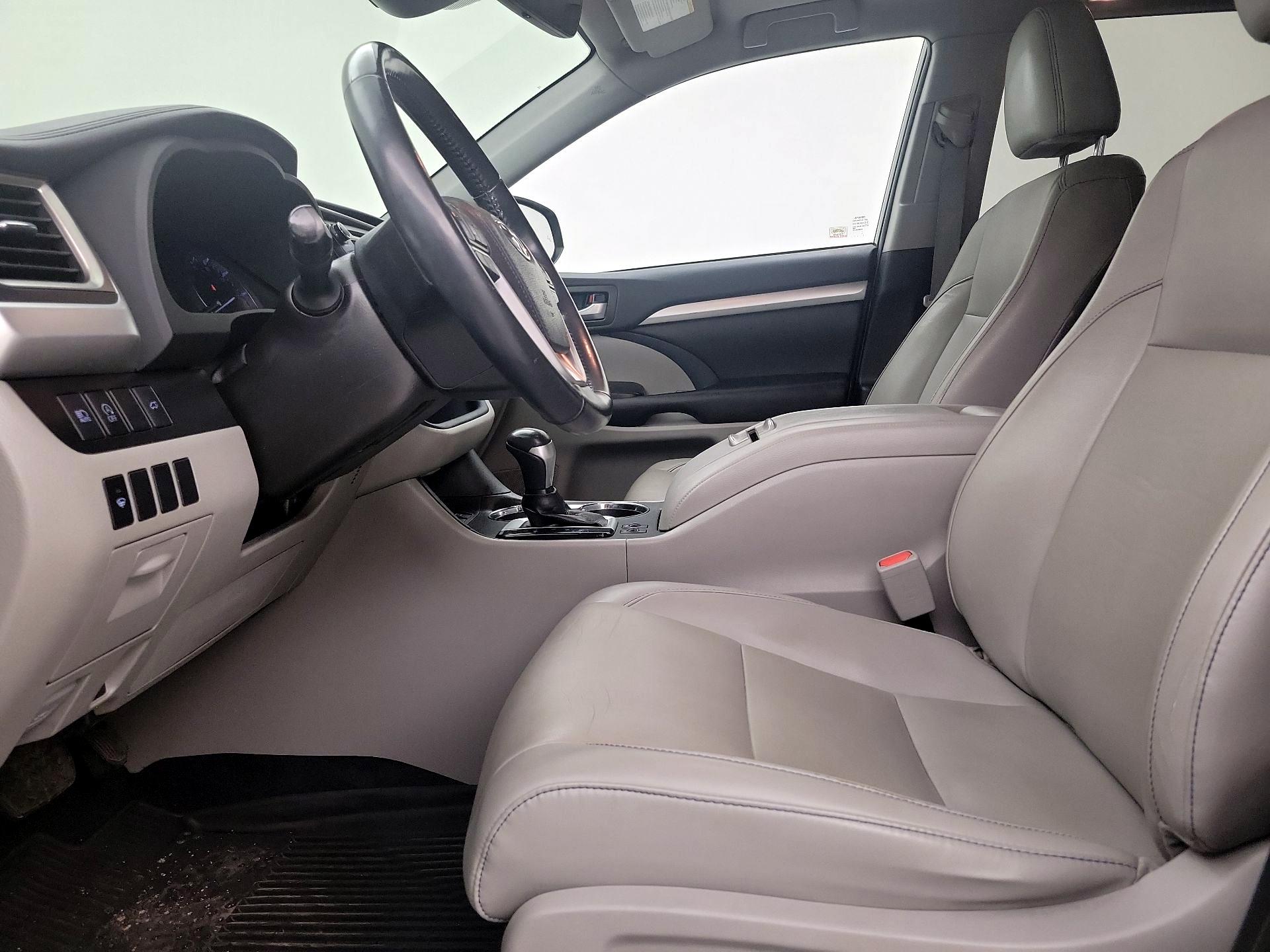 Thumbnail: 2019 Toyota Highlander - 11