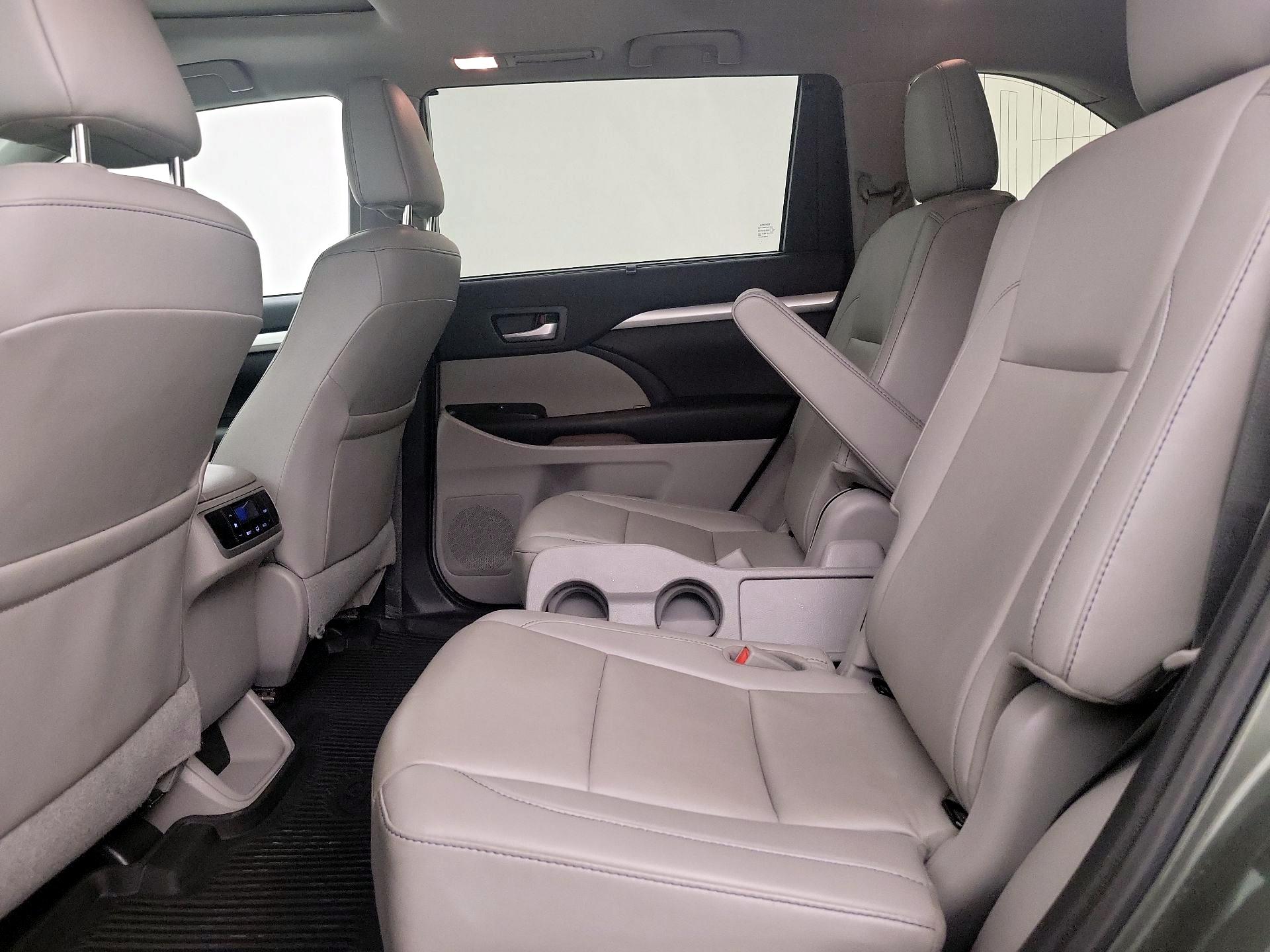 Thumbnail: 2019 Toyota Highlander - 19