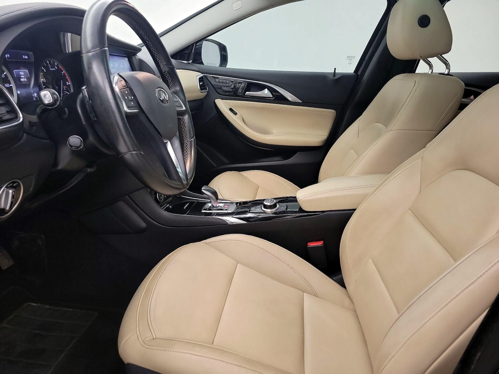 2017 INFINITI QX30 Premium - Photo 12