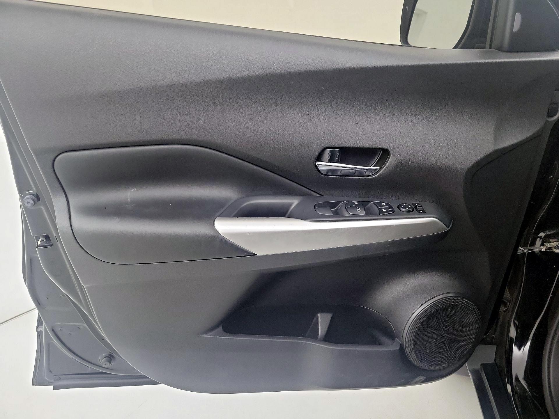 Thumbnail: 2019 Nissan Kicks - 12