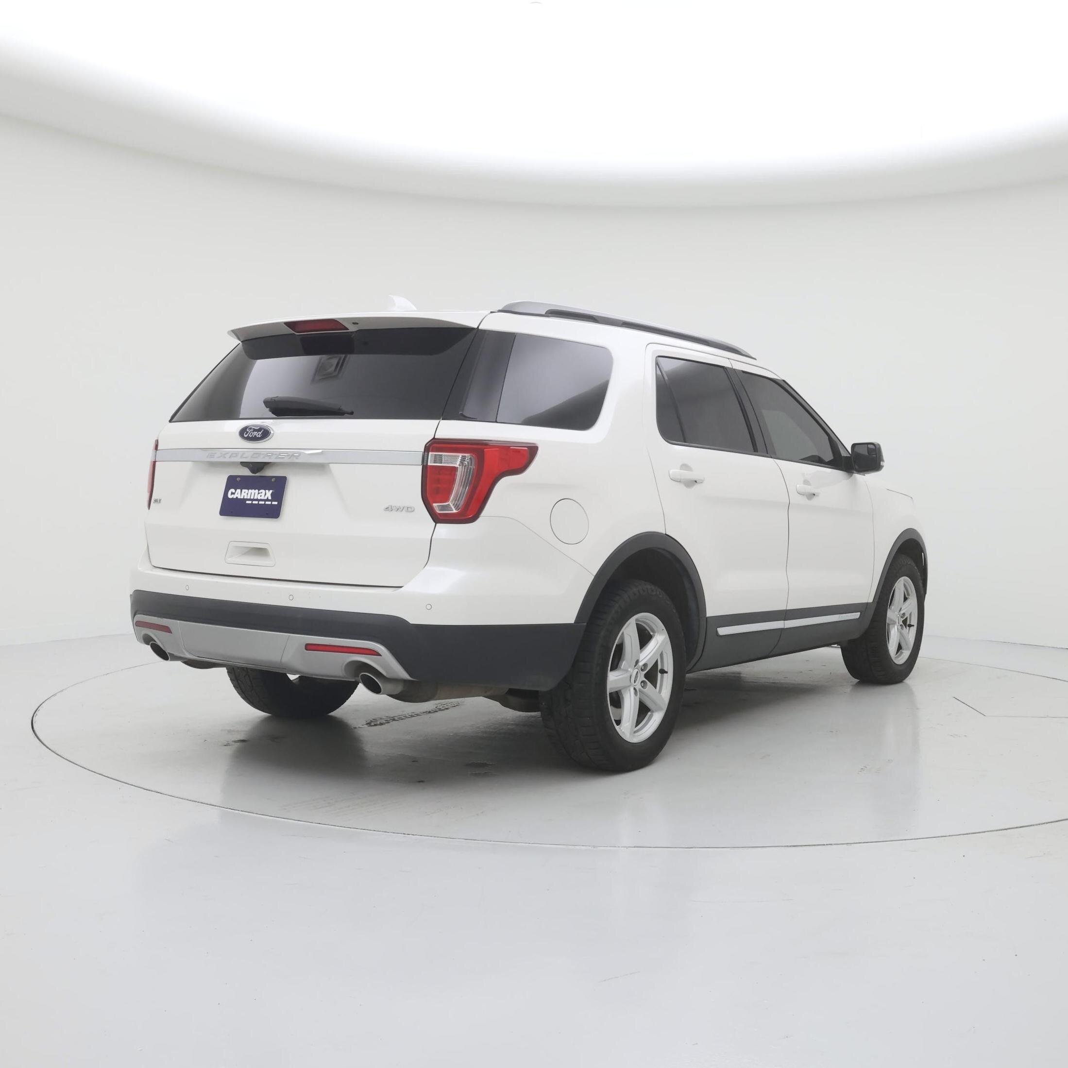 Thumbnail: 2017 Ford Explorer - 8