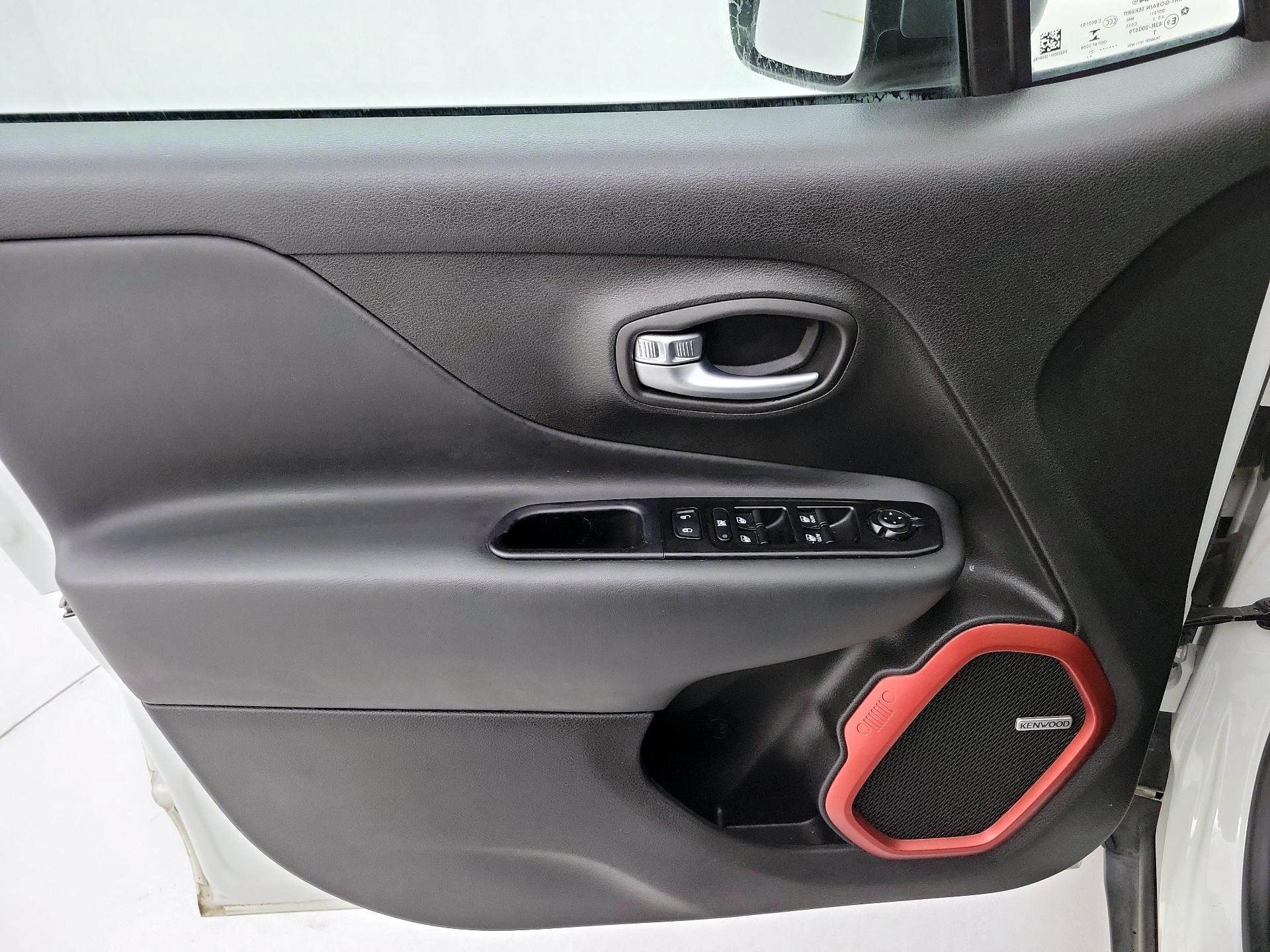 Thumbnail: 2021 Jeep Renegade - 12