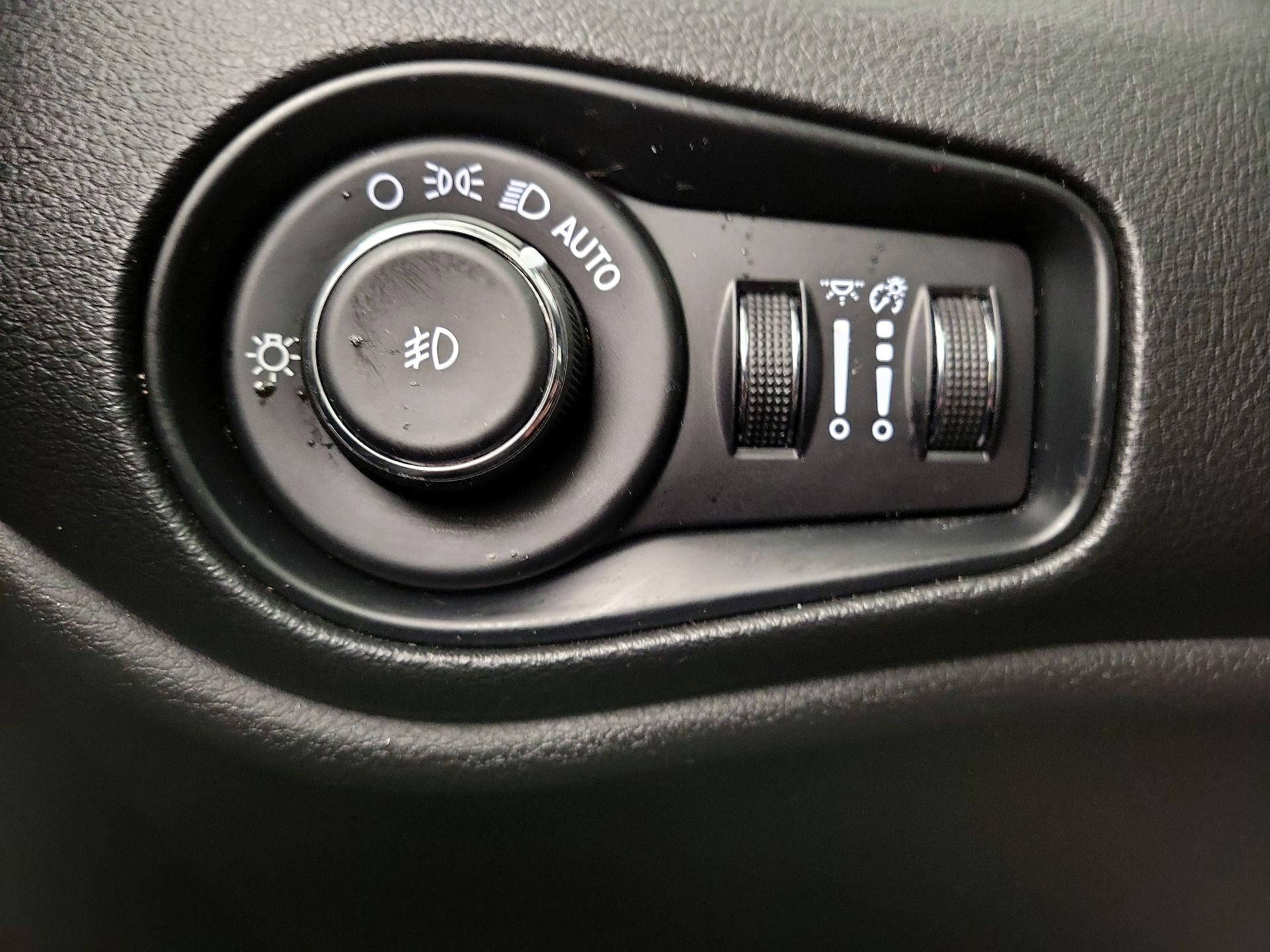 Thumbnail: 2021 Jeep Renegade - 13