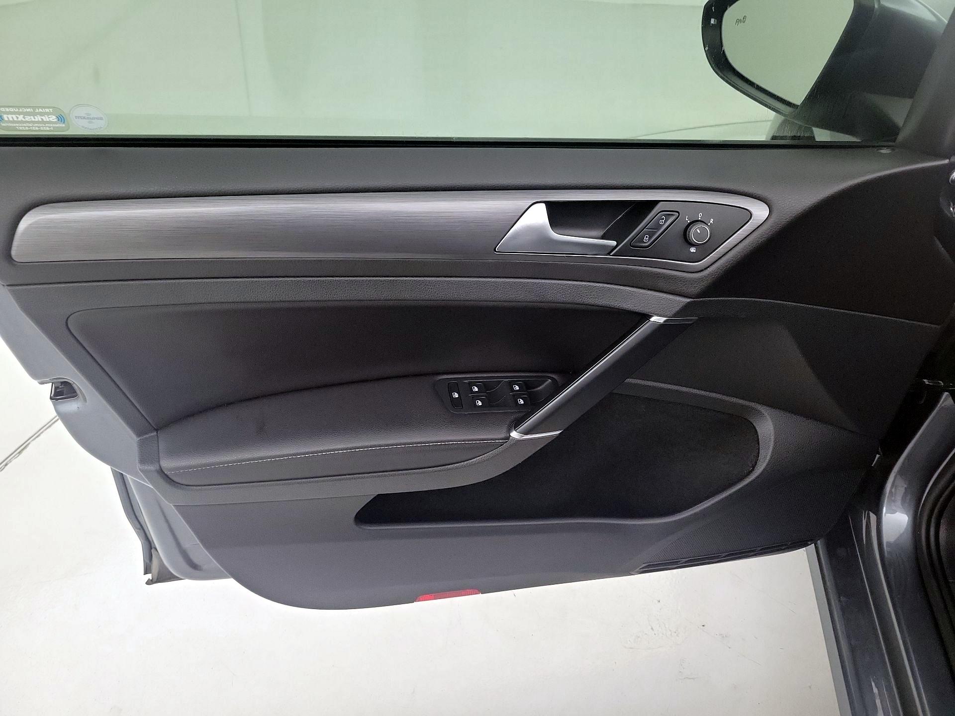 Thumbnail: 2018 Volkswagen Golf - 12