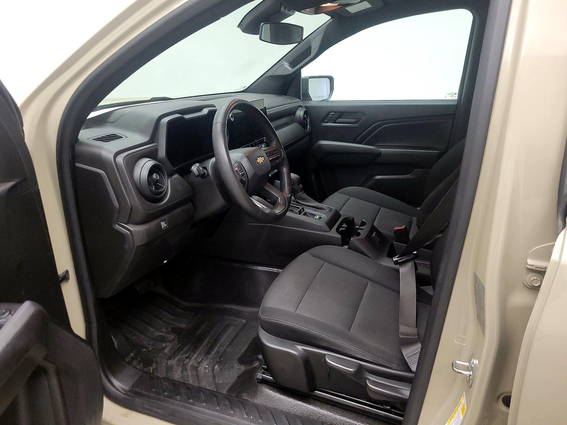 Thumbnail: 2023 Chevrolet Colorado - 11