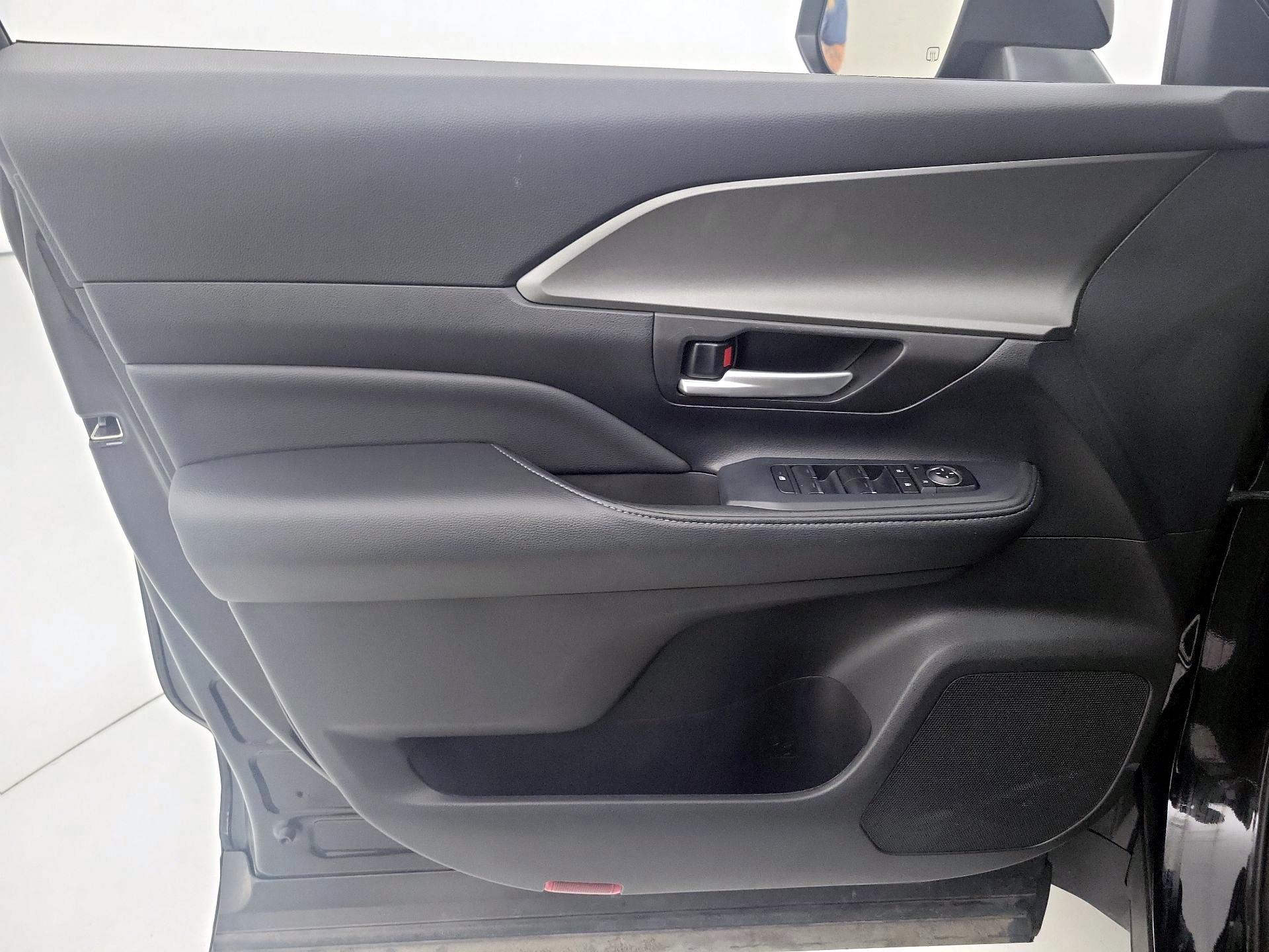 Thumbnail: 2025 Toyota Grand Highlander - 12