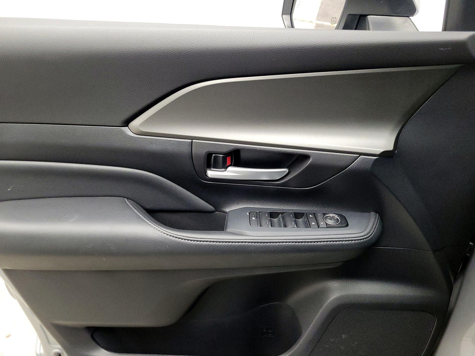 Thumbnail: 2025 Toyota Grand Highlander - 12