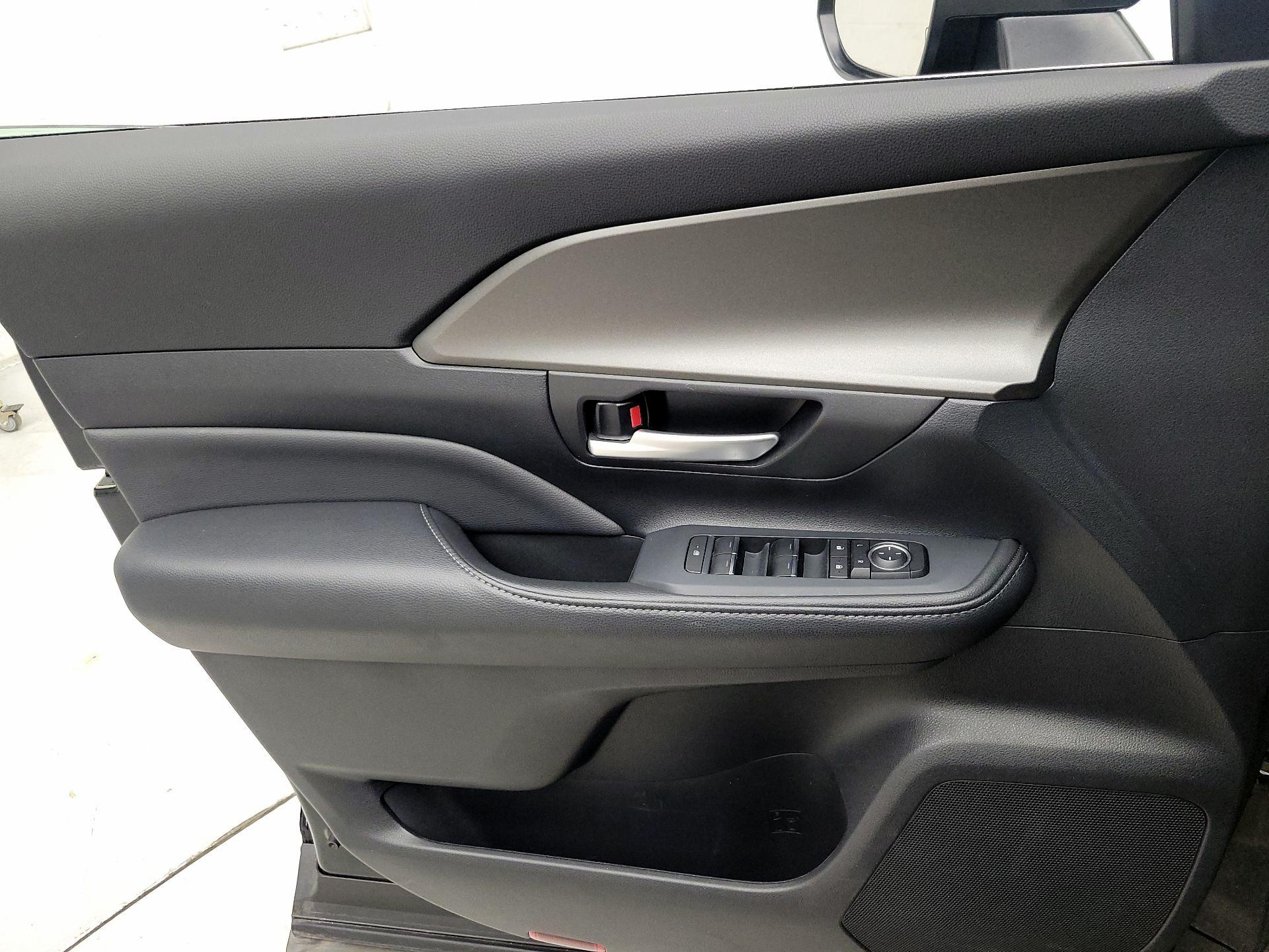 Thumbnail: 2025 Toyota Grand Highlander - 12