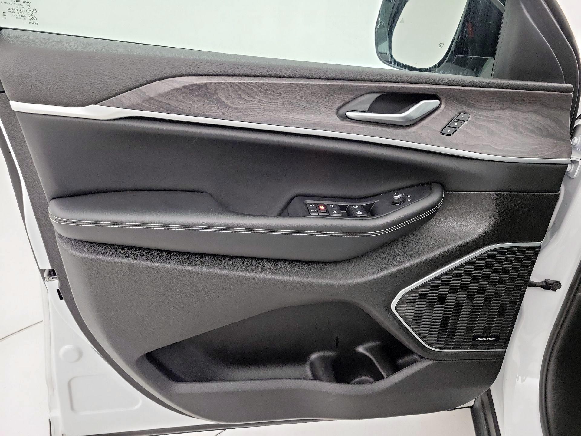 Thumbnail: 2023 Jeep Grand Cherokee - 12