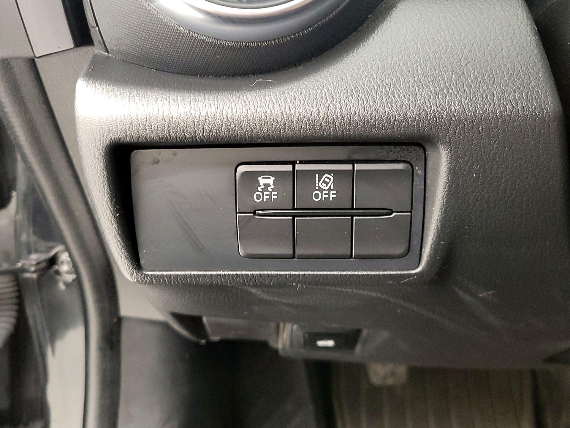 Thumbnail: 2021 Mazda MX-5 Miata - 13