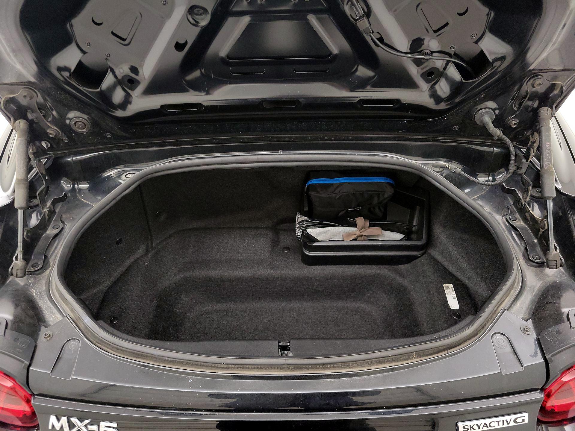 Thumbnail: 2021 Mazda MX-5 Miata - 20