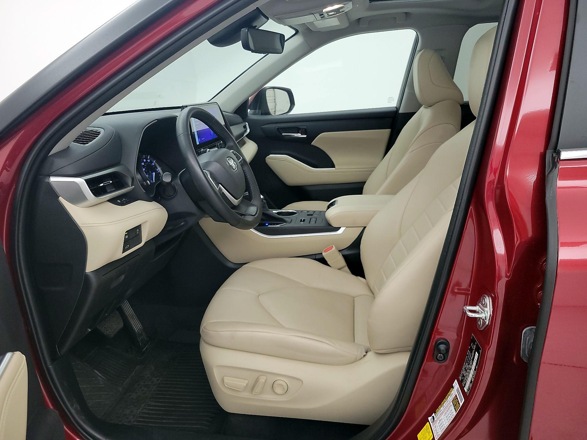 Thumbnail: 2023 Toyota Highlander - 11