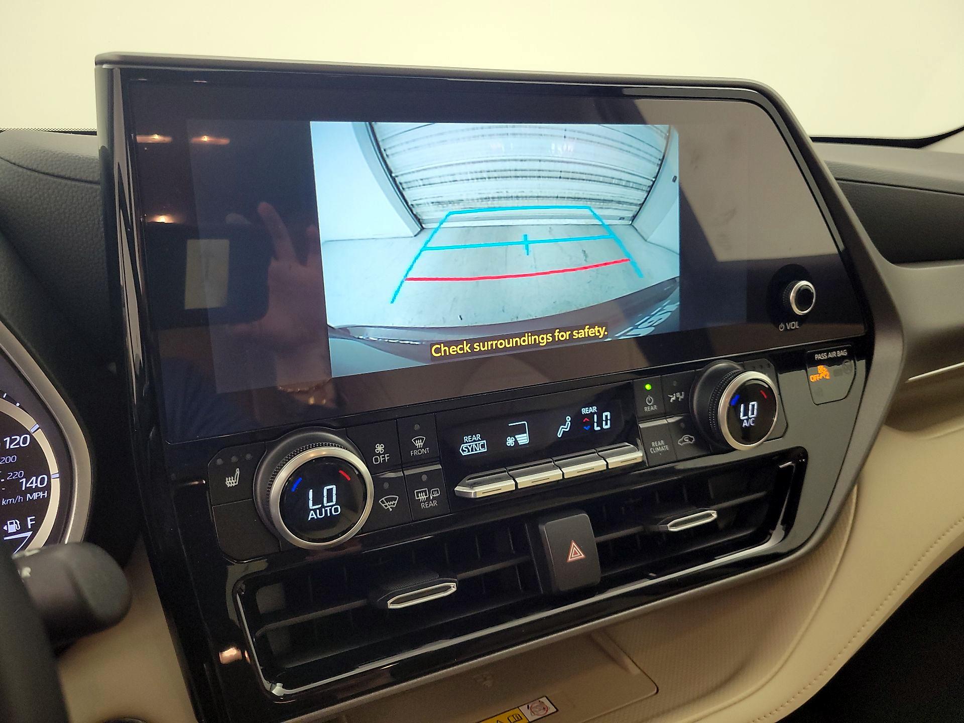 Thumbnail: 2023 Toyota Highlander - 14