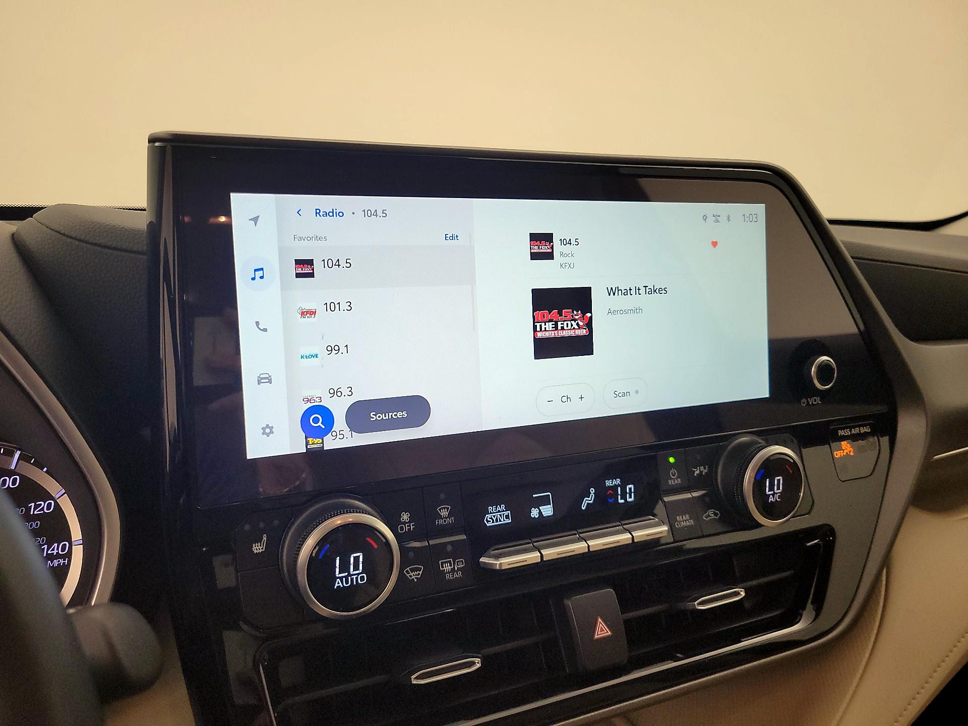 Thumbnail: 2023 Toyota Highlander - 15