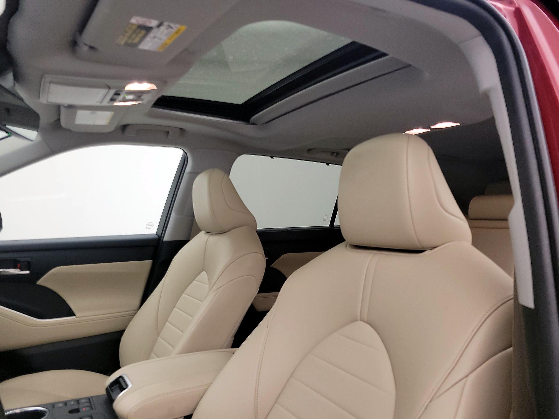 Thumbnail: 2023 Toyota Highlander - 19