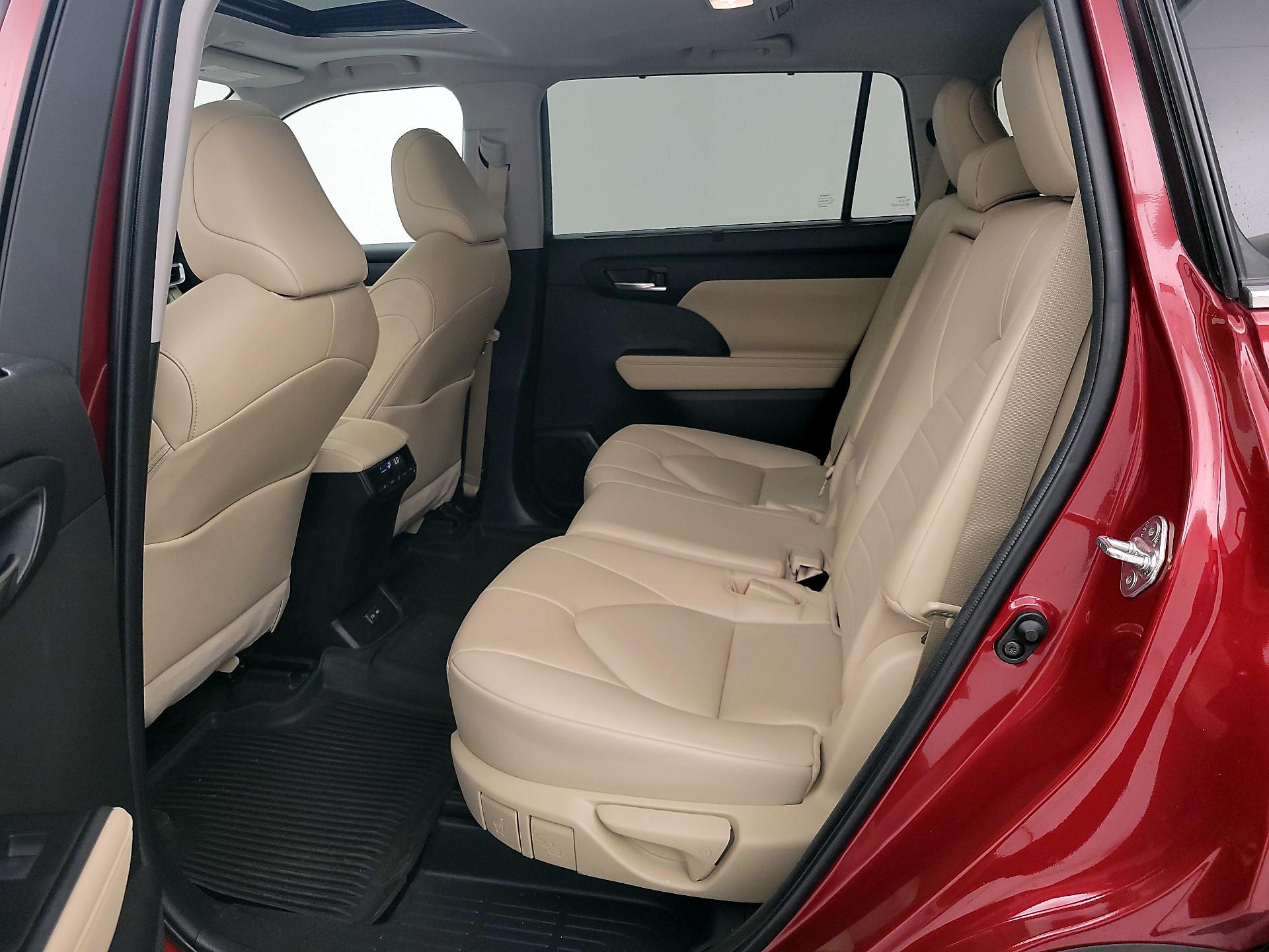 Thumbnail: 2023 Toyota Highlander - 20