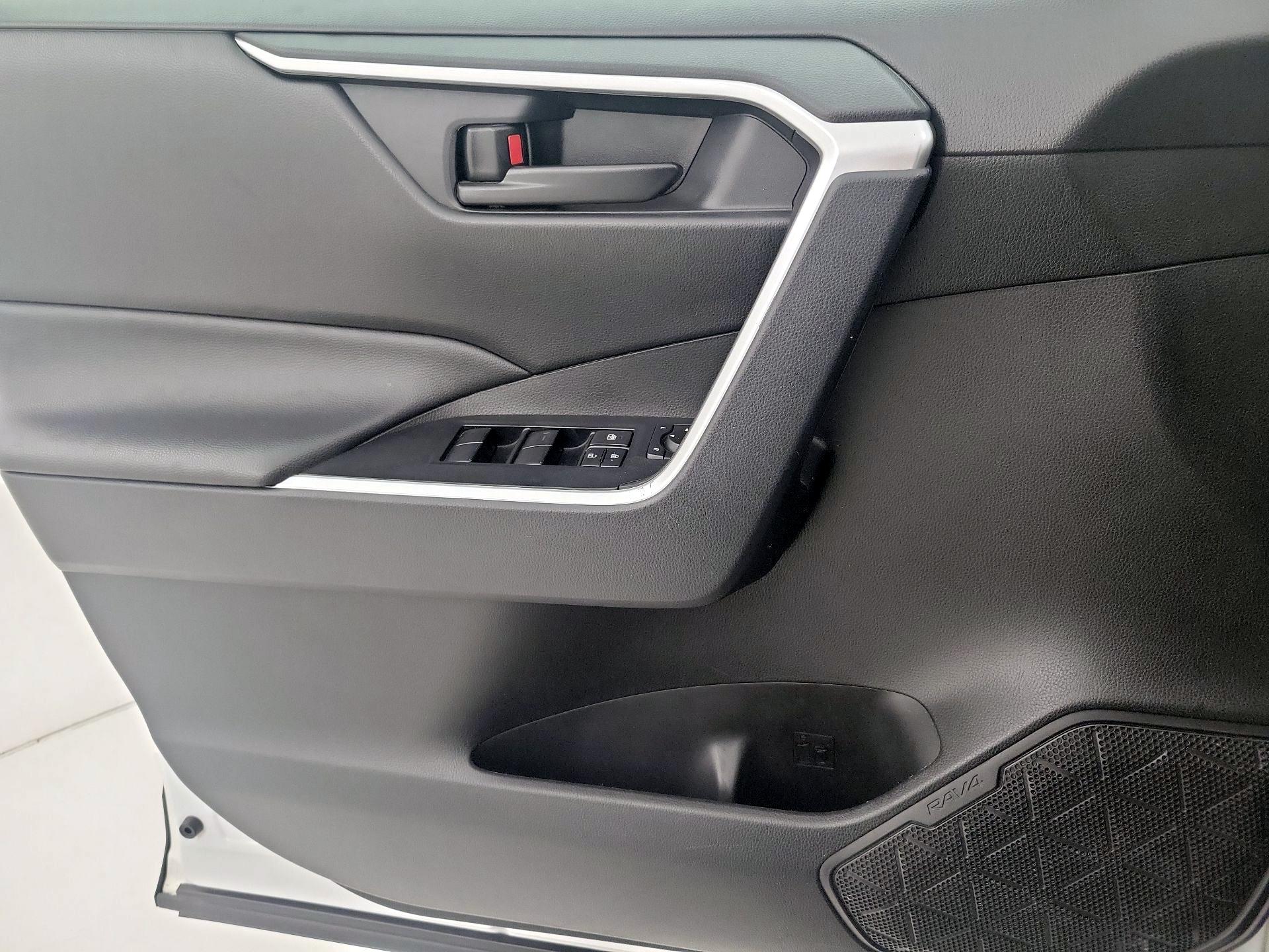 Thumbnail: 2025 Toyota RAV4 - 12